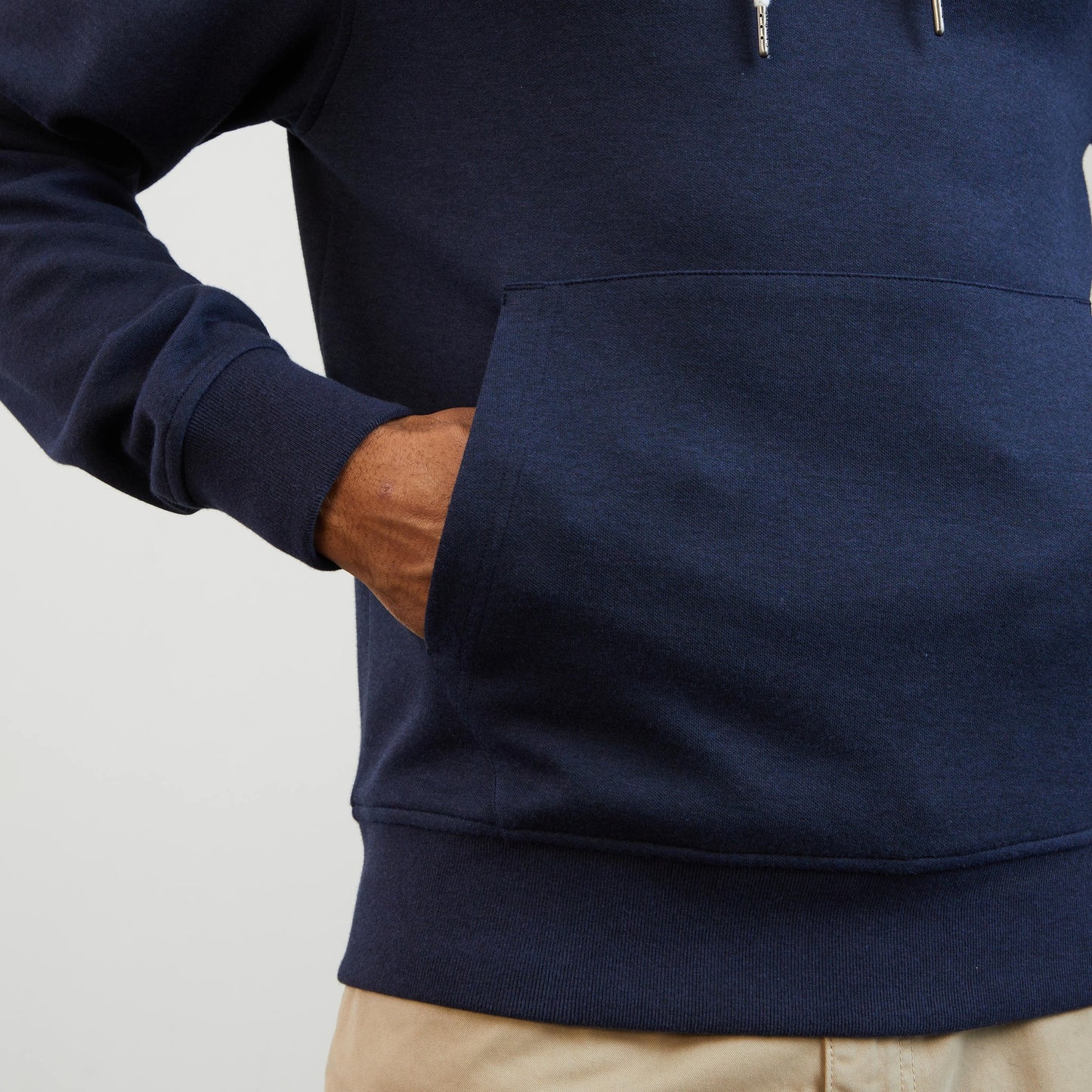 Sweat bleu marine à capuche