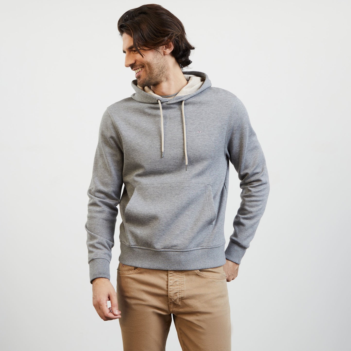 Sweat gris à capuche