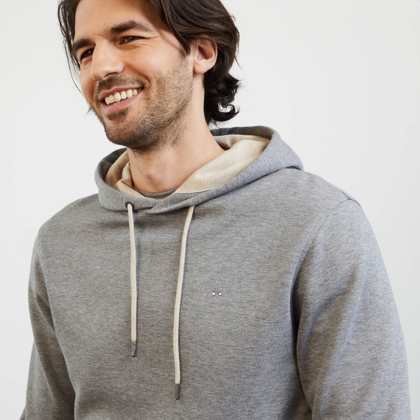Sweat gris à capuche