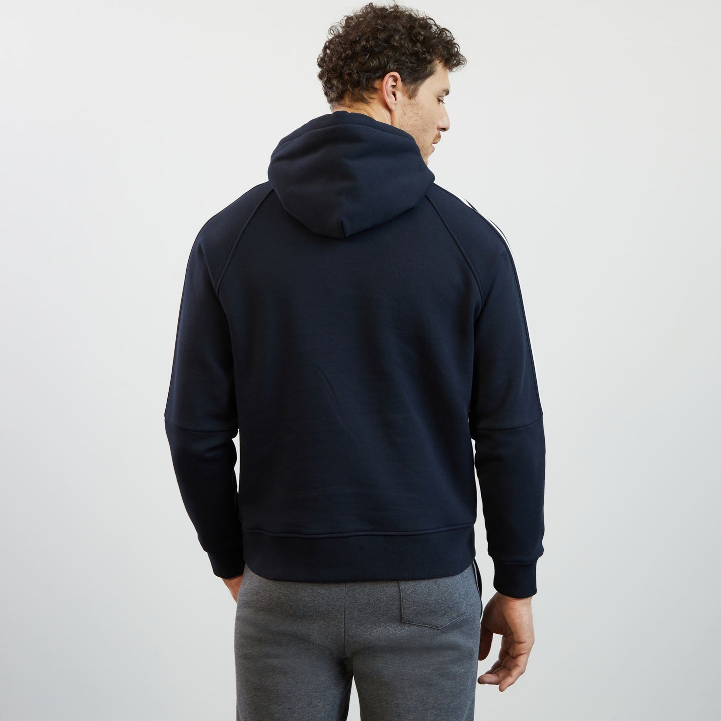 Sweat bleu foncé à capuche détails Eden Park flockés