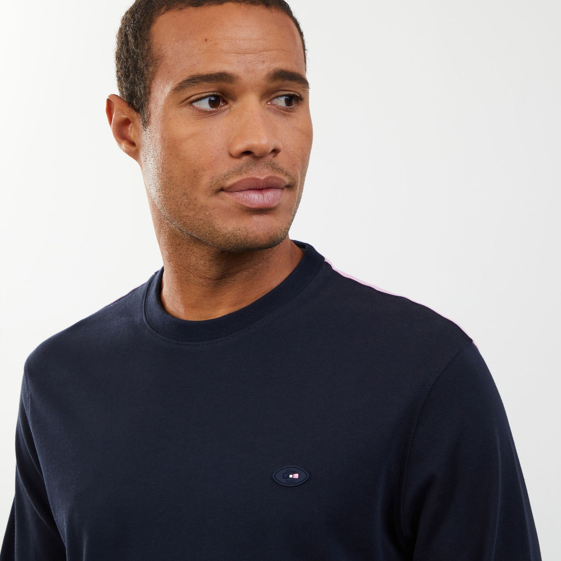 T-shirt colorblock bleu foncé manches longues détails tricolores