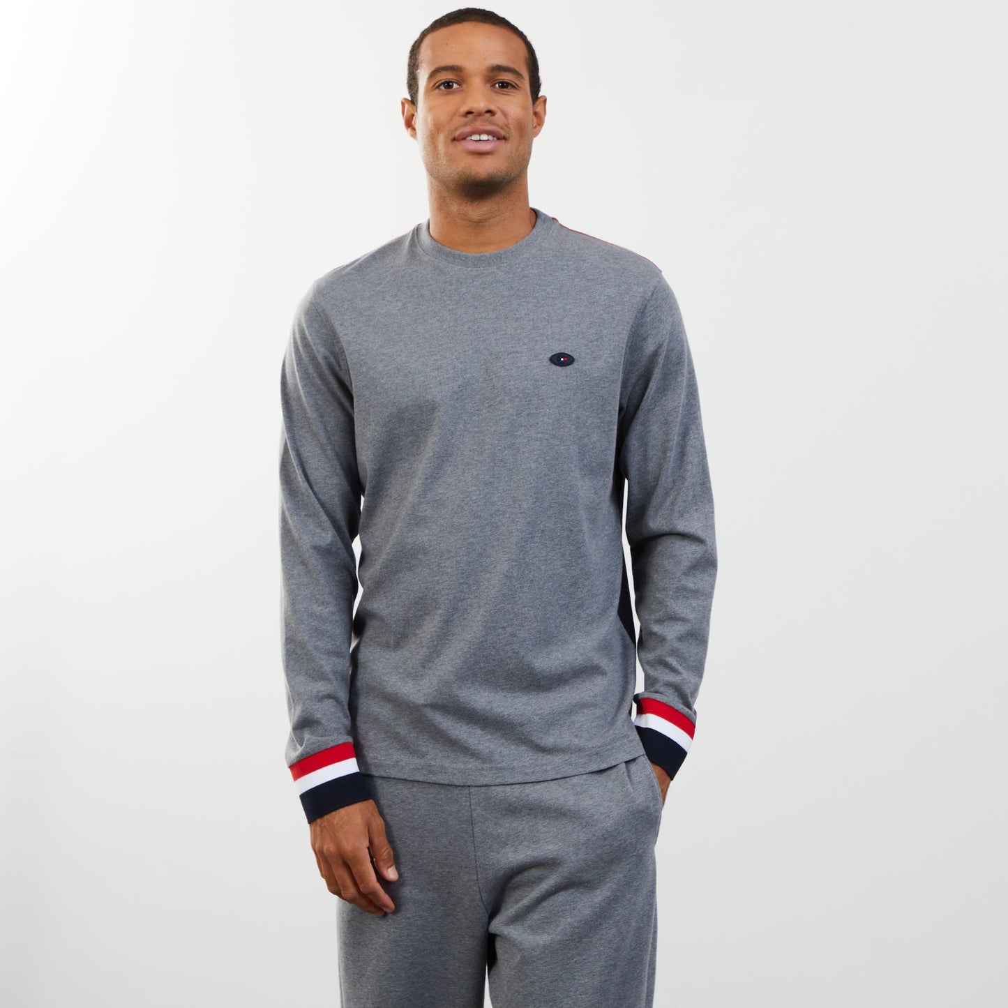 T-shirt colorblock gris manches longues détails tricolores