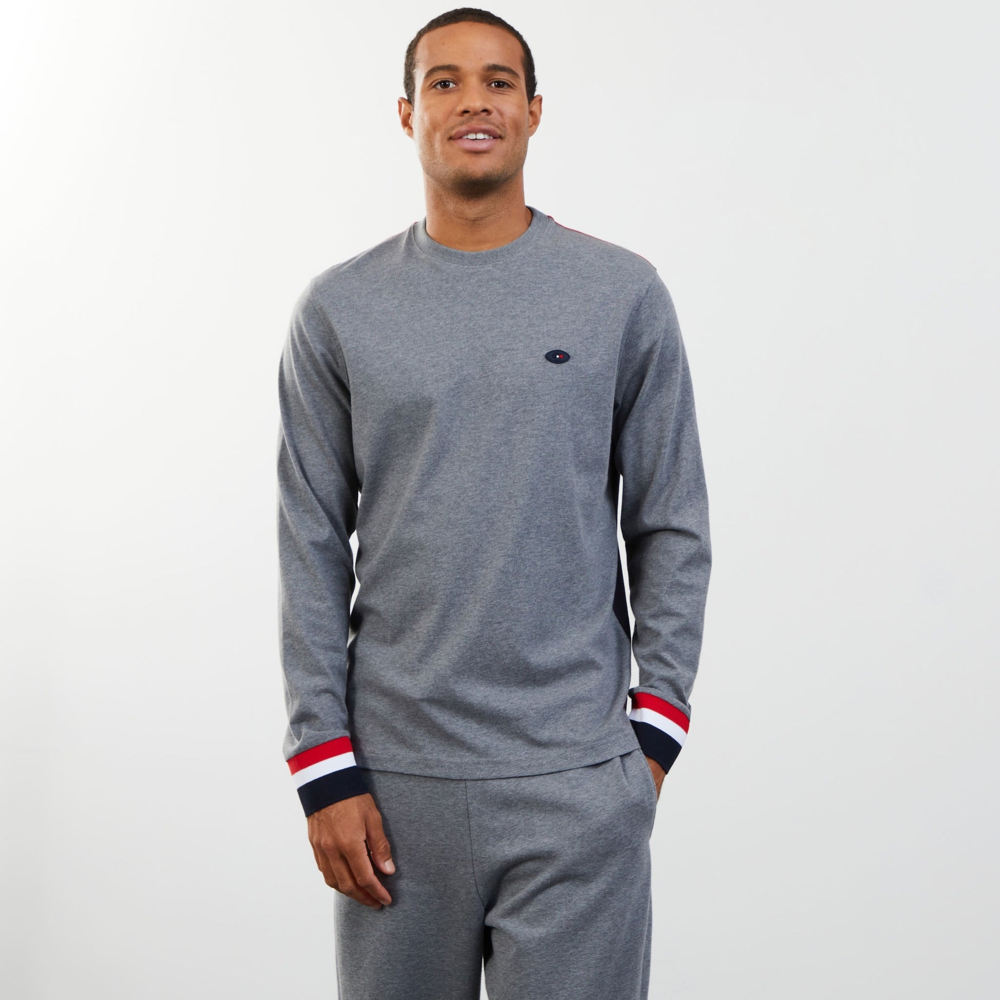T-shirt colorblock gris manches longues détails tricolores