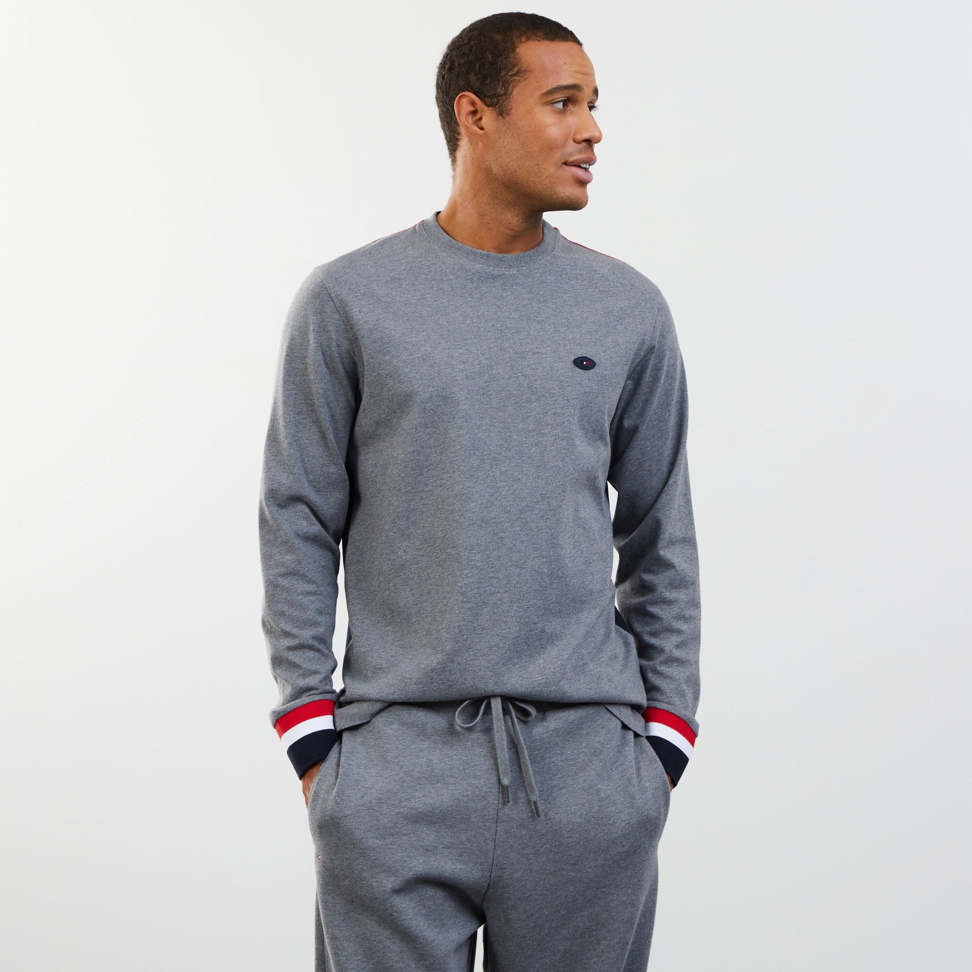 T-shirt colorblock gris manches longues détails tricolores