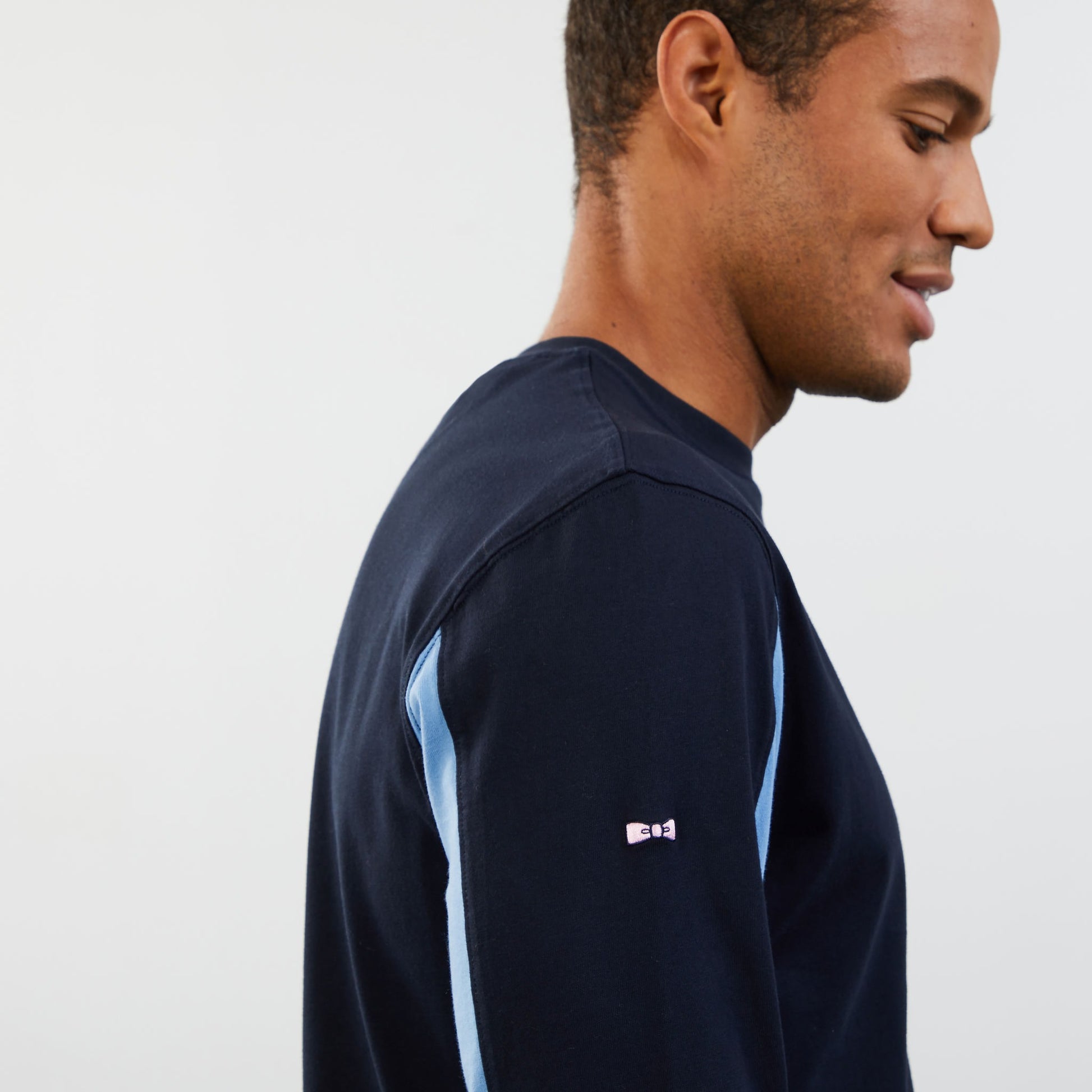 T-shirt manches longues colorblock bleu foncé