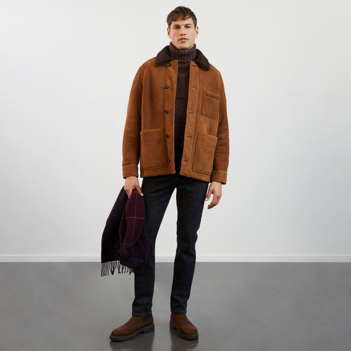 Manteau marron en toison d'agneau