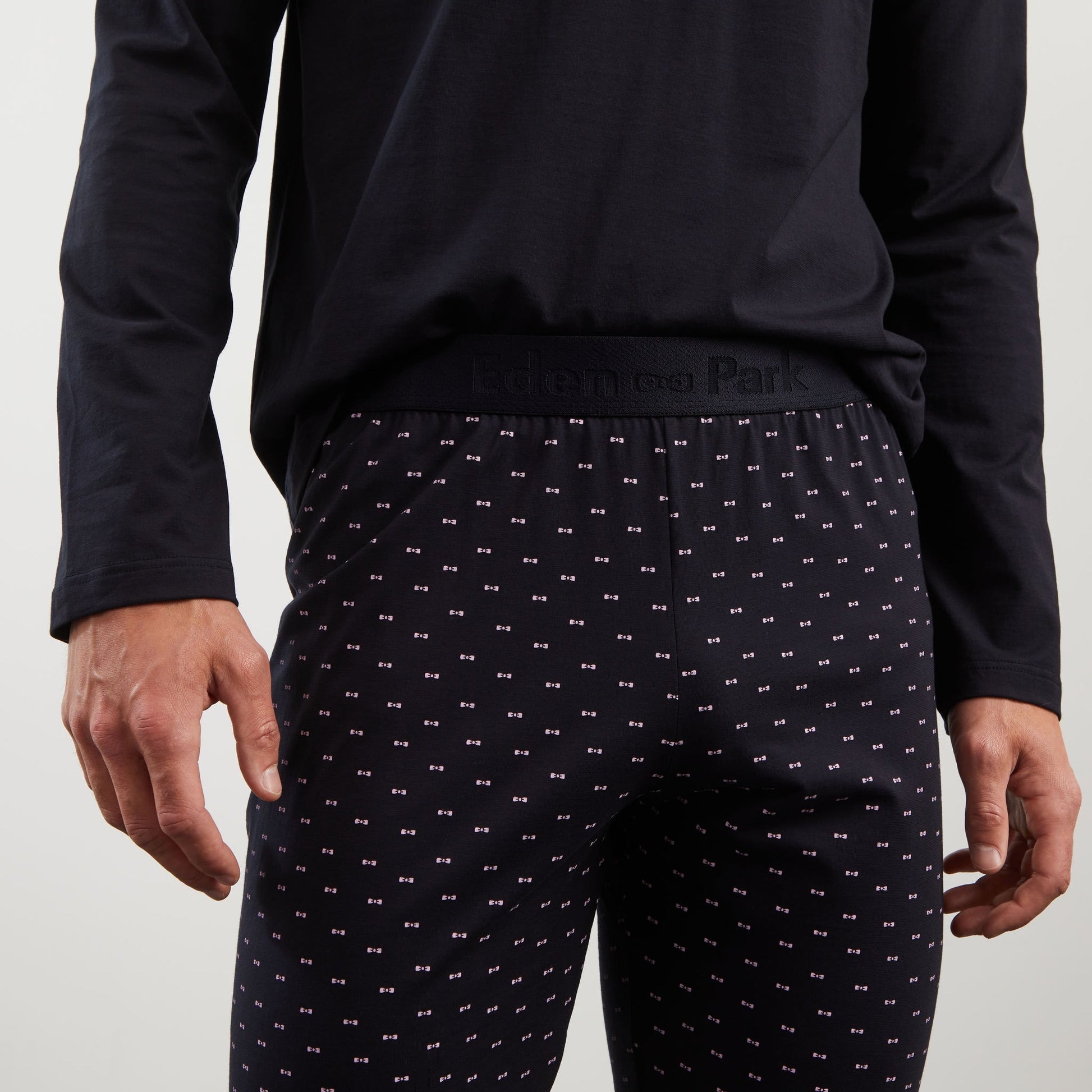 Pyjama long bleu marine imprimé noeuds papillon