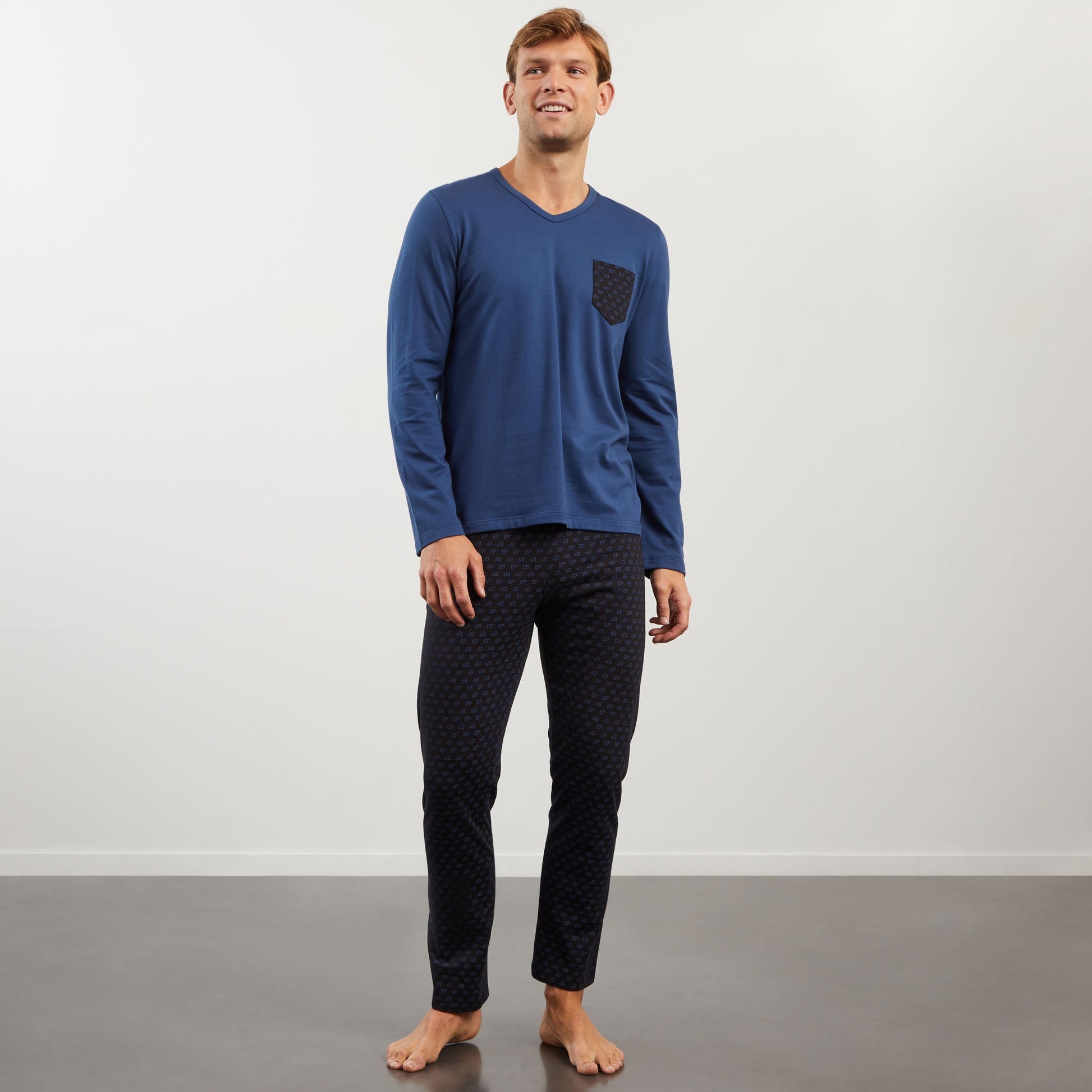 Pyjama bleu à micro-motifs exclusifs
