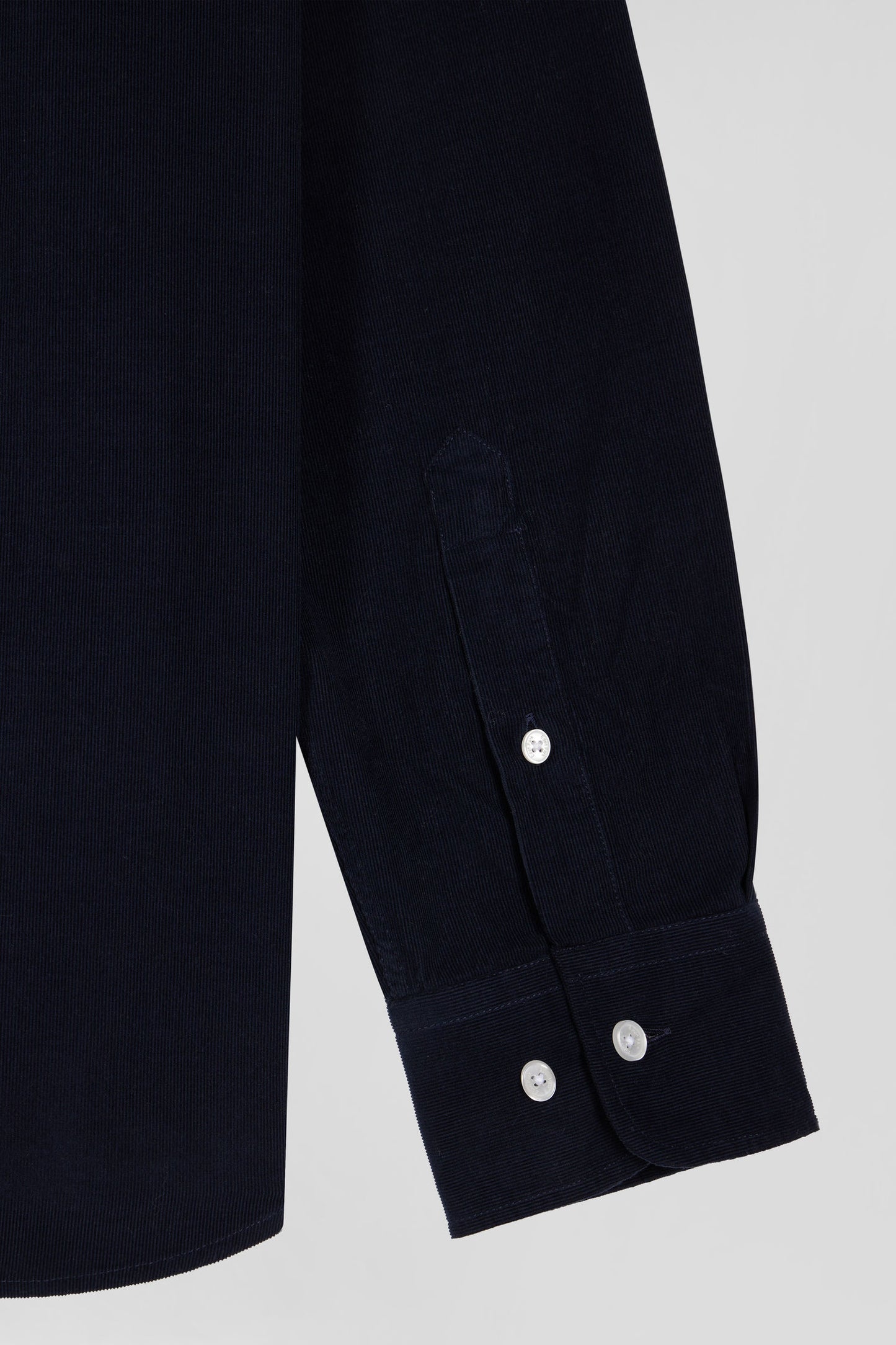 Chemise en velours côtelé uni marine col boutonné et poche poitrine coupe Regular