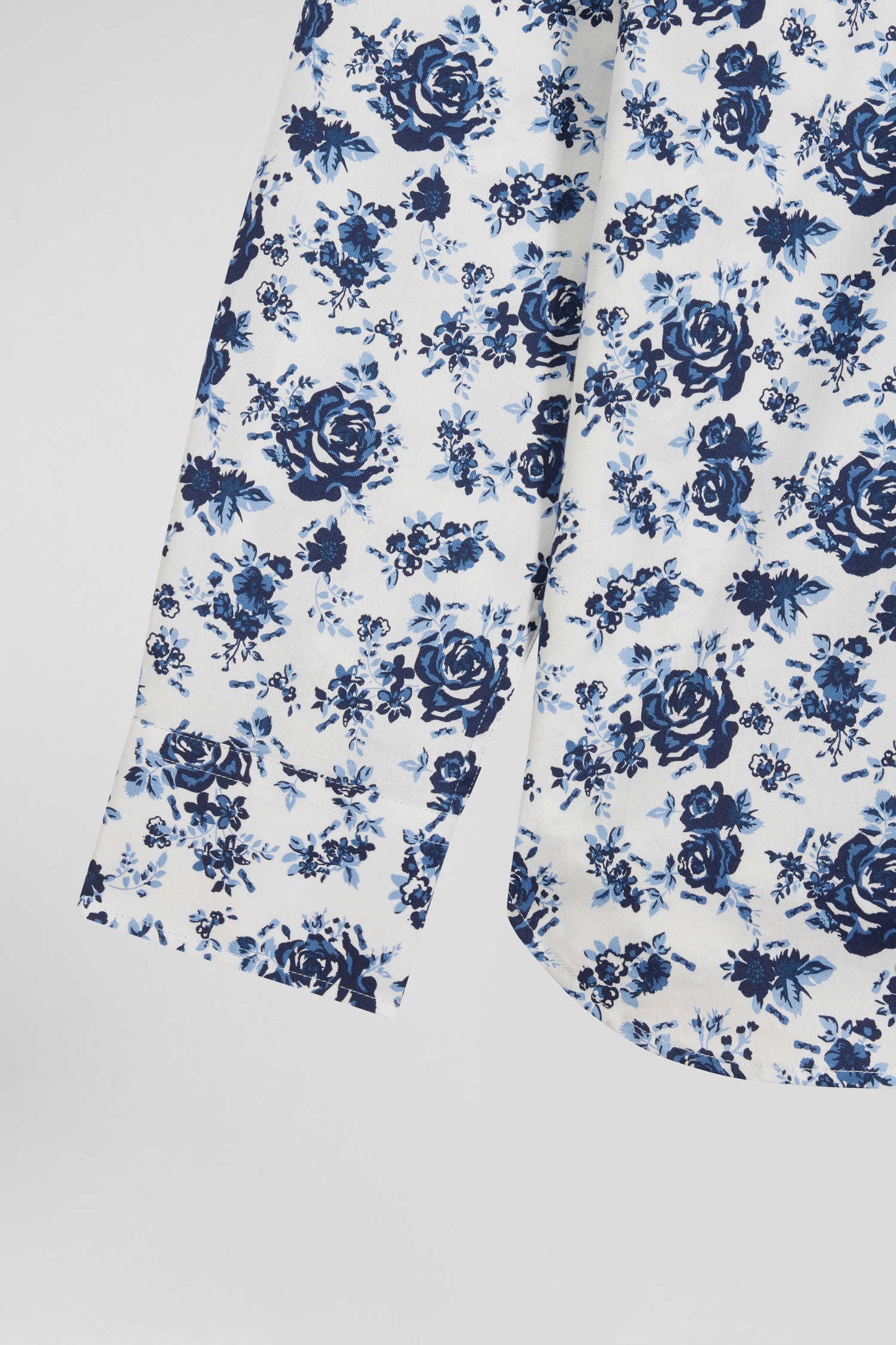 Regular white cotton twill shirt with blue floral print