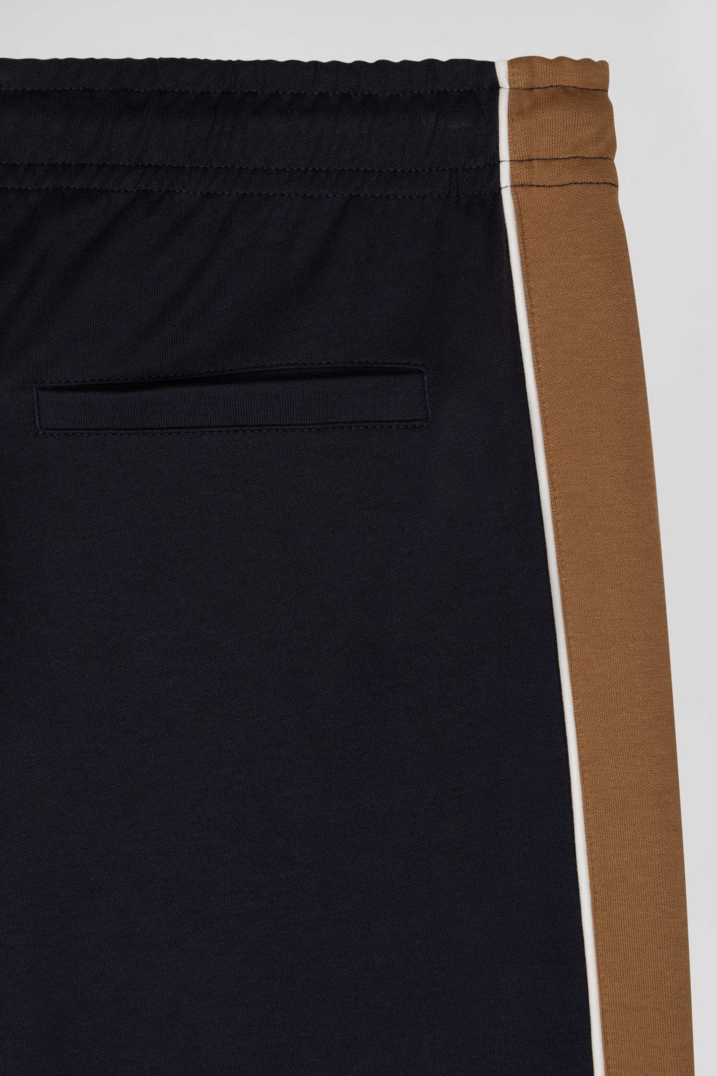 Pantalon jogging en coton mélangé noisette coupe Regular passepoil jambes