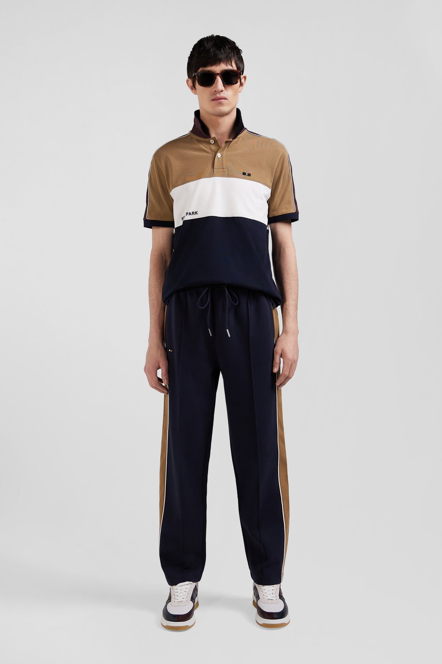 Pantalon jogging en coton mélangé noisette coupe Regular passepoil jambes