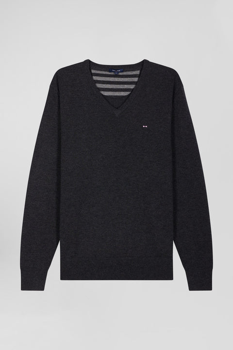 Regular anthracite grey wool and cotton V-neck jumper with striped details - Image 2
