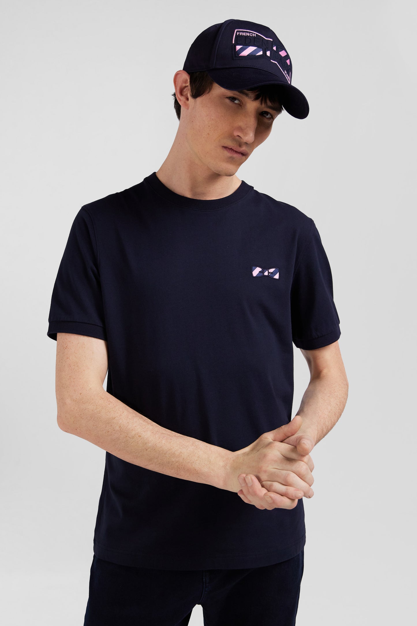 Regular navy short-sleeved cotton T-shirt with striped embroidery