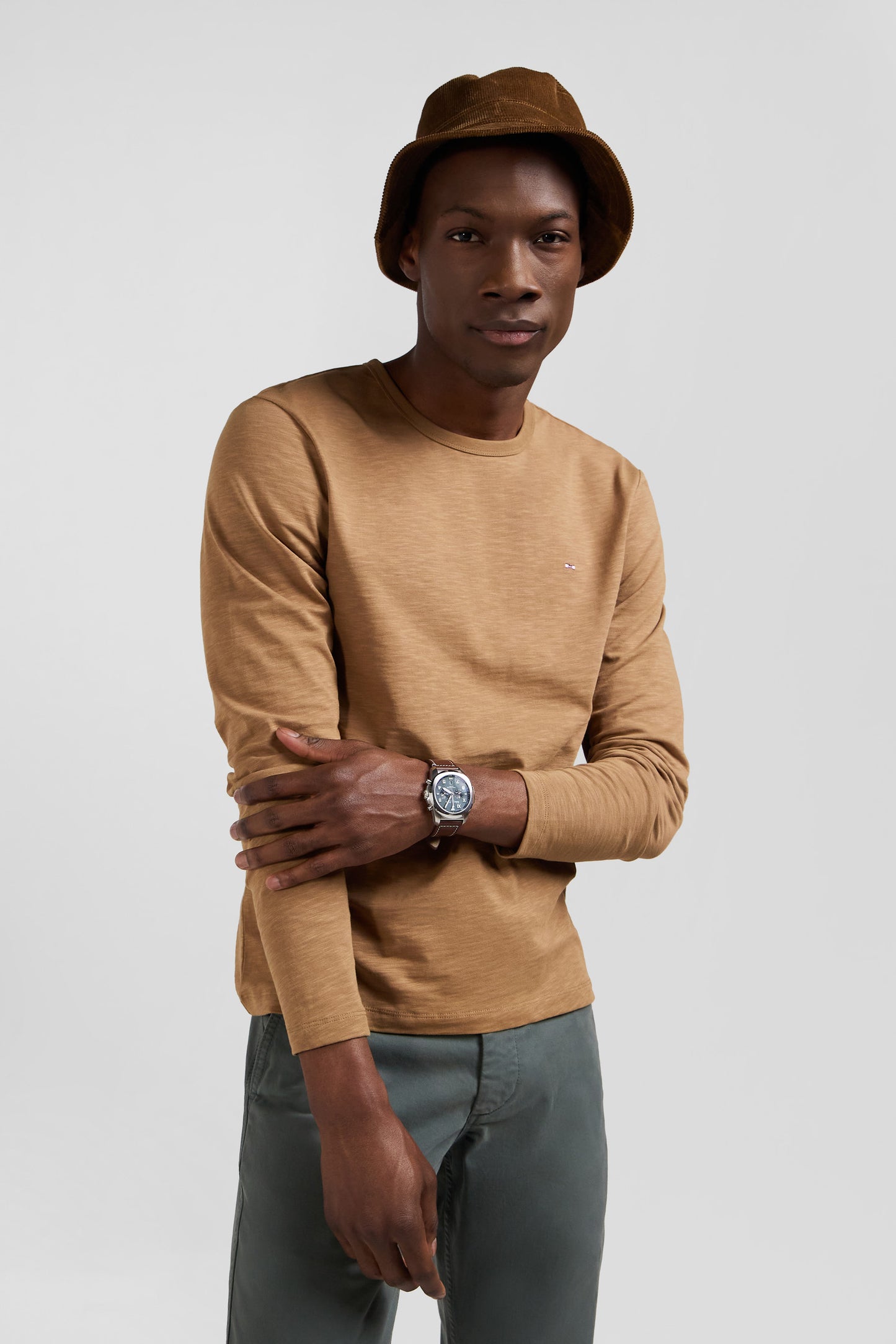 Slim-fit long-sleeved T-shirt in plain hazelnut cotton