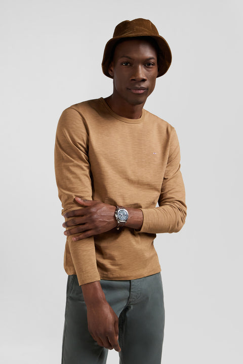 Slim-fit long-sleeved T-shirt in plain hazelnut cotton - Image 3