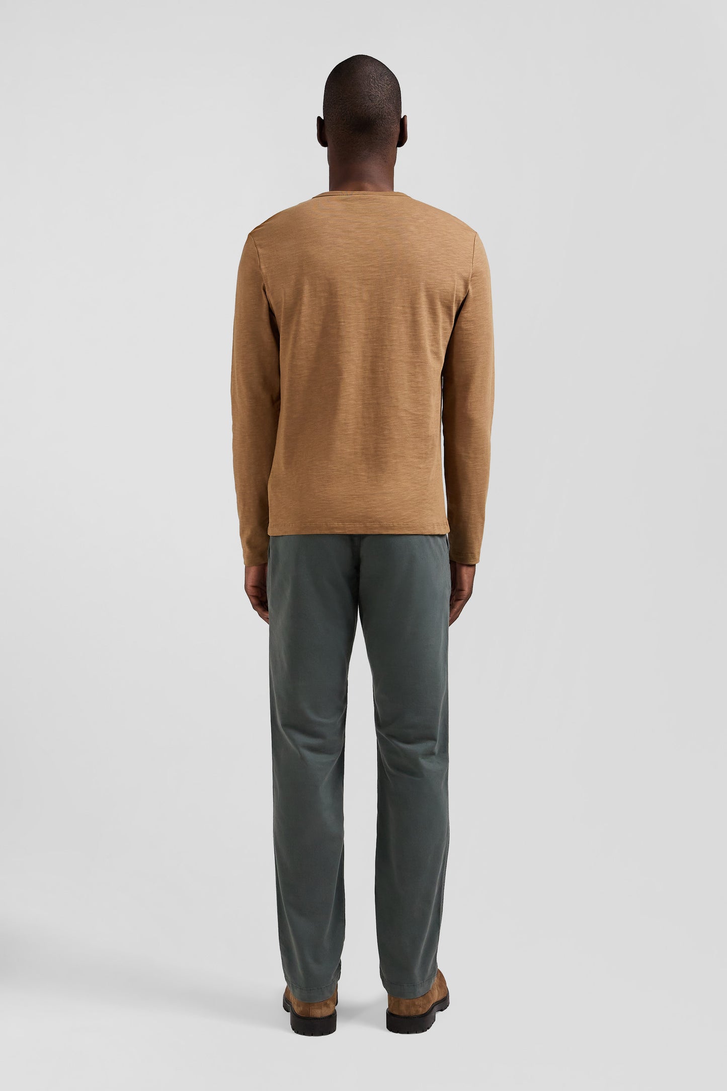 Slim-fit long-sleeved T-shirt in plain hazelnut cotton
