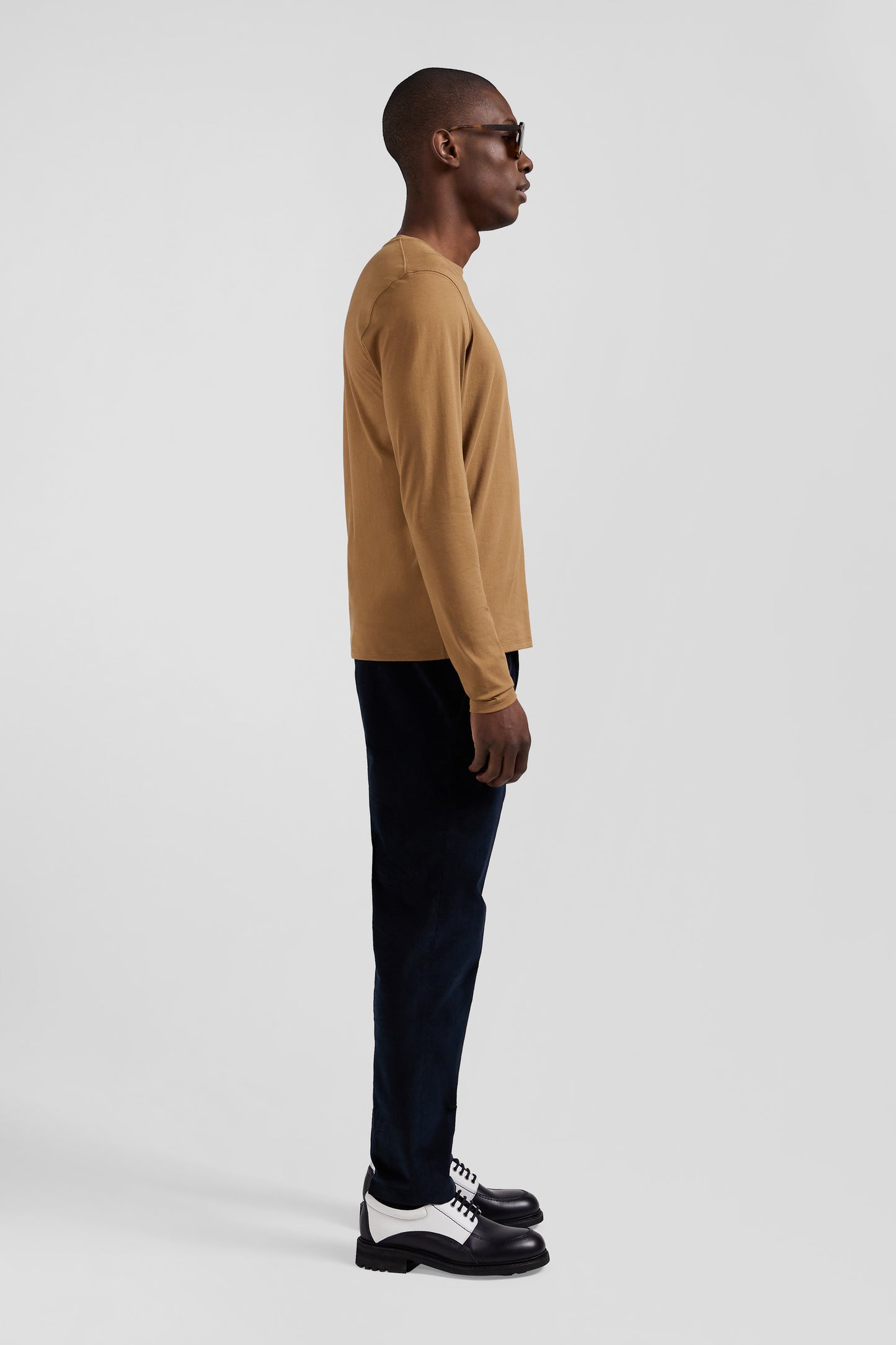 Plain long-sleeved T-shirt in hazelnut cotton, regular fit