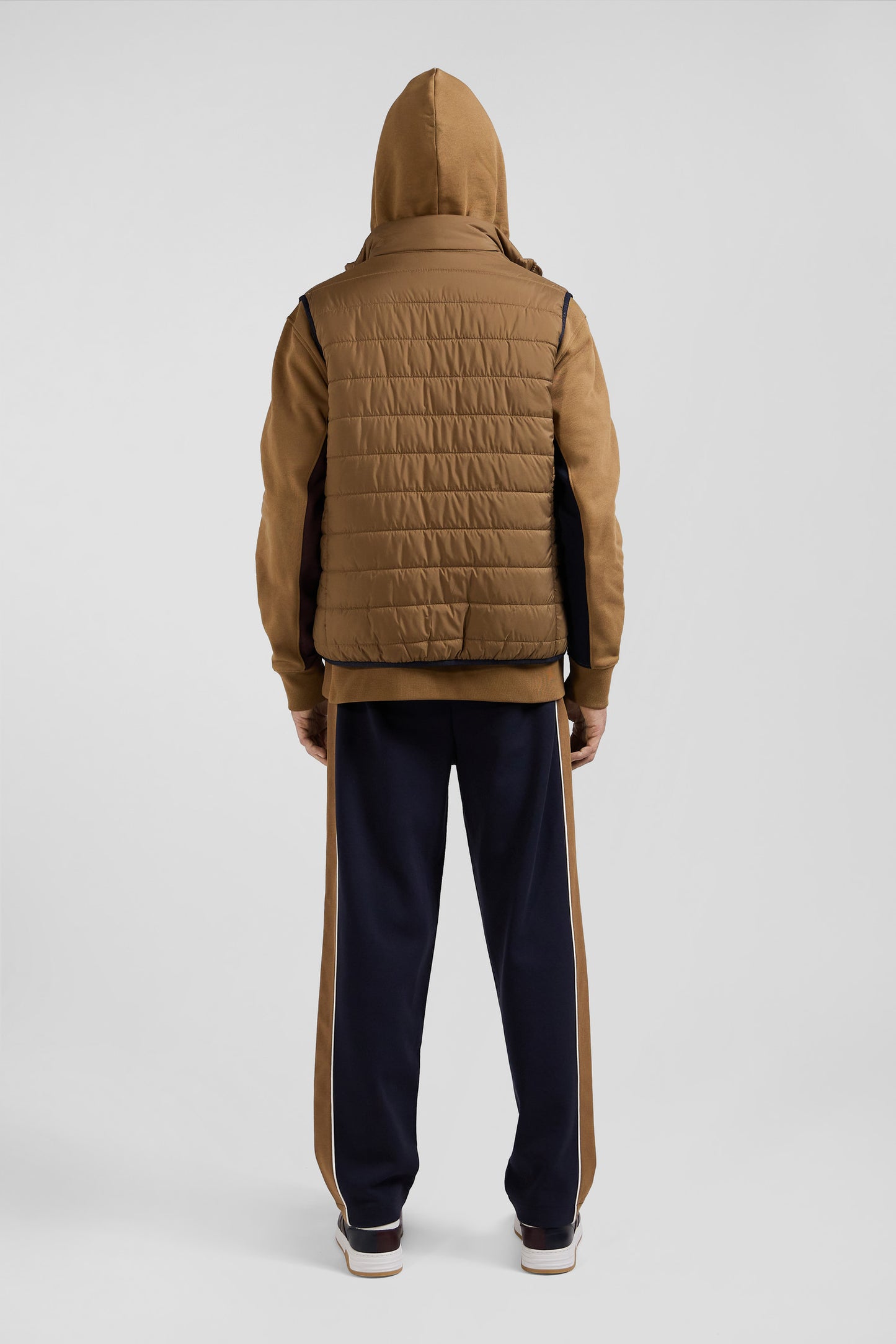 Sleeveless quilted down jacket with hazelnut stand-up collar