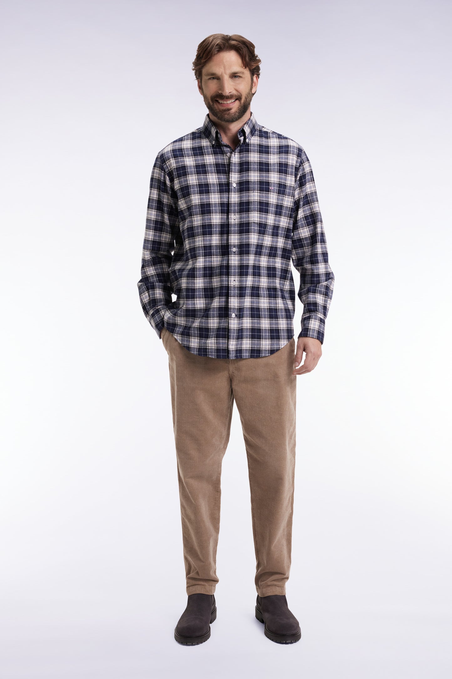 Elasticated-waist corduroy pants in beige Modern cut
