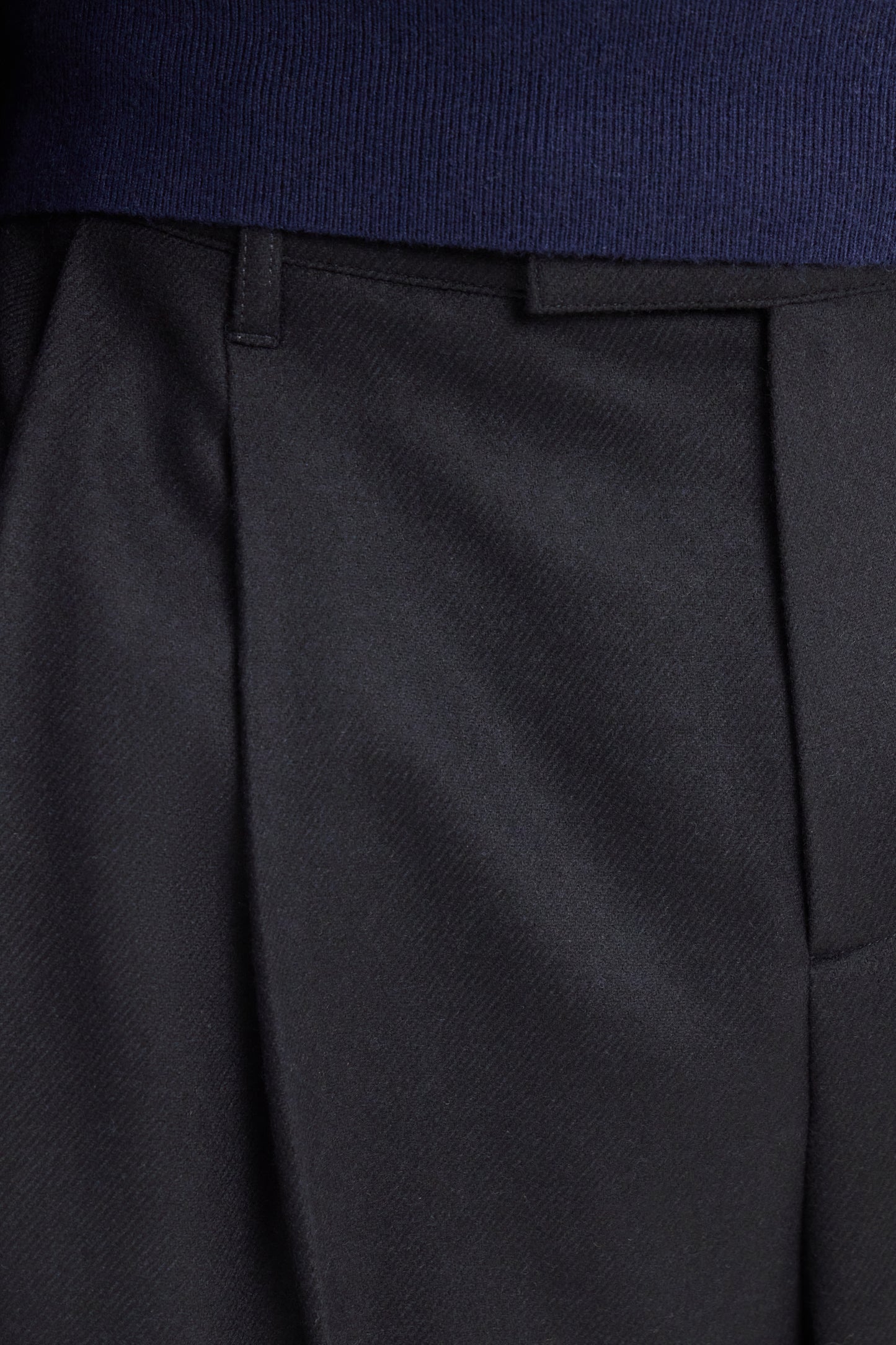 Pantalon large à pinces avec laine et cachemire bleu marine