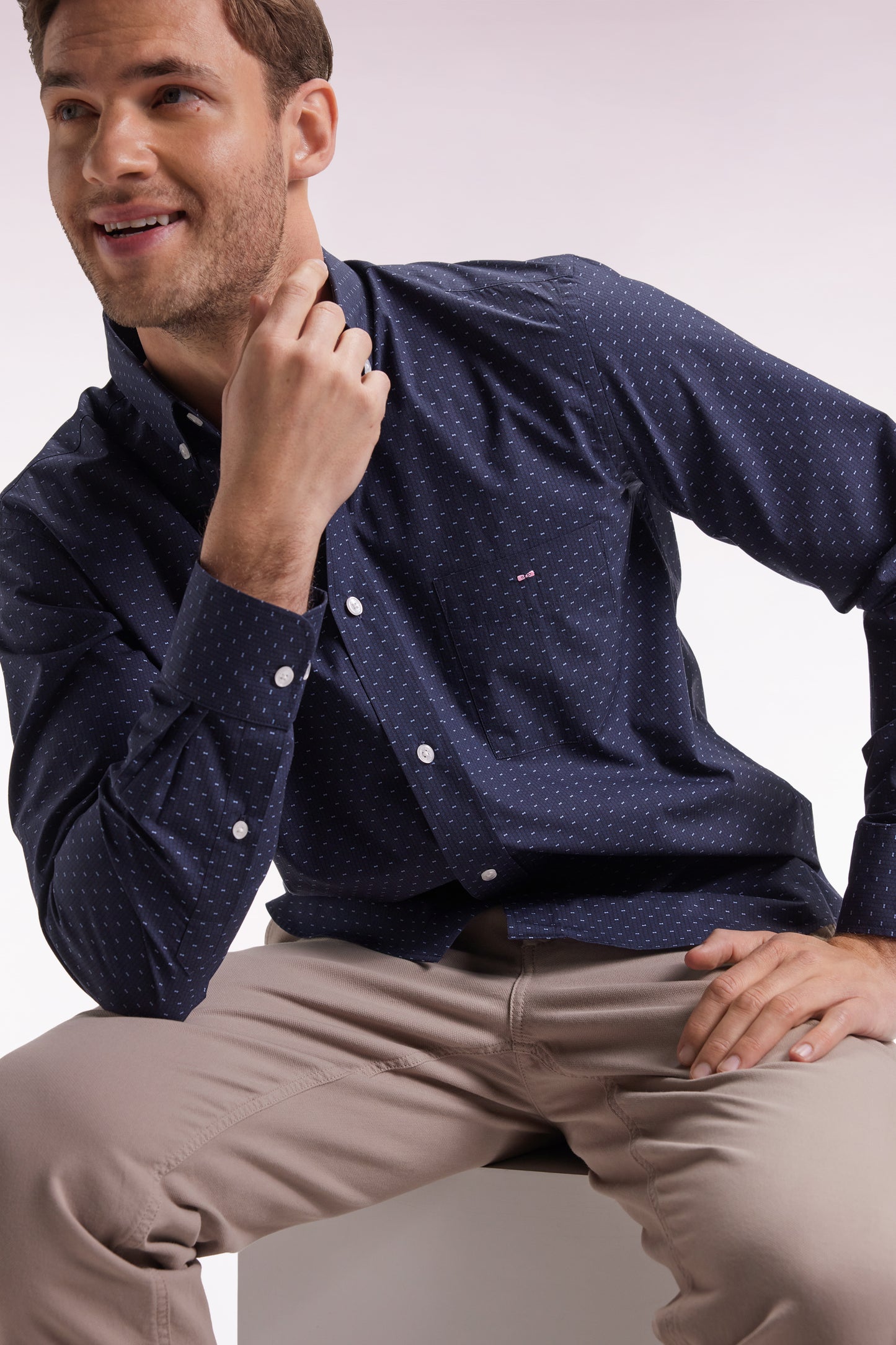 Chemise en coton à micro-motifs nœuds papillon marine coupe droite