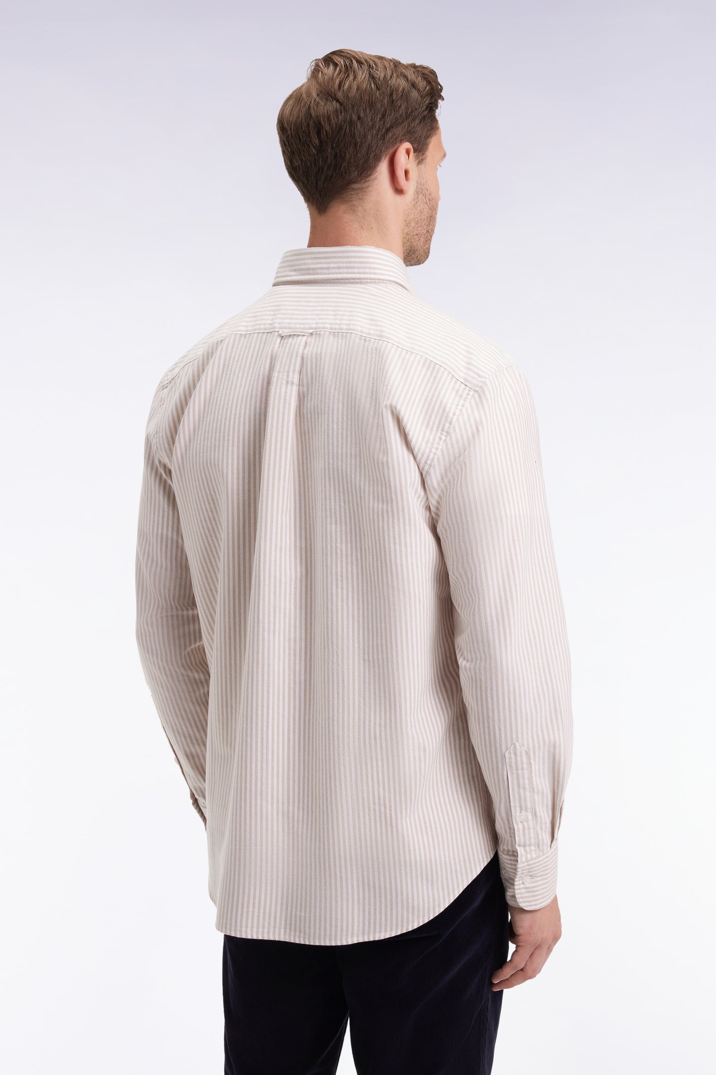 Chemise en popeline de coton rayée beige coupe droite