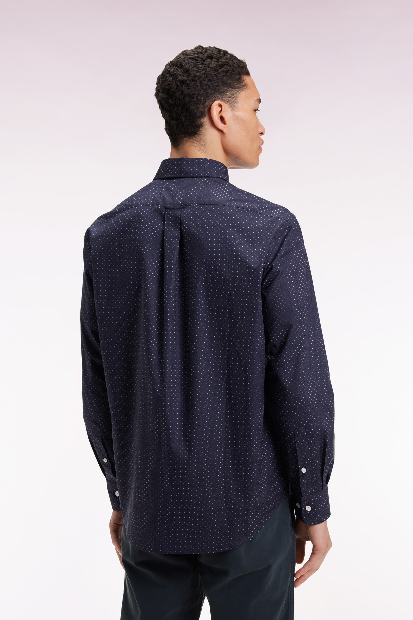 Chemise en coton Pima marine à micro-pois coupe droite