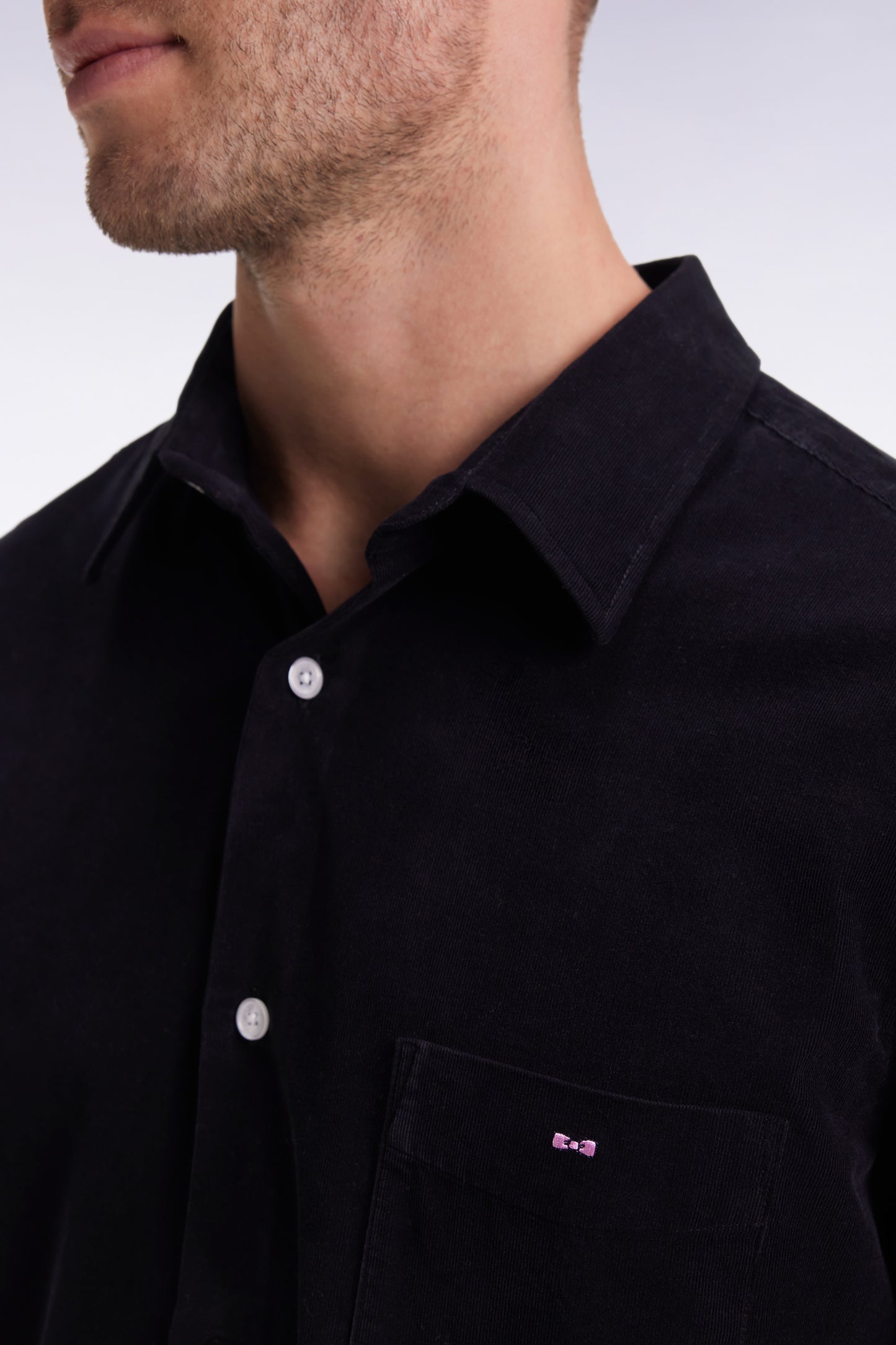 Chemise en velours noir coupe droite