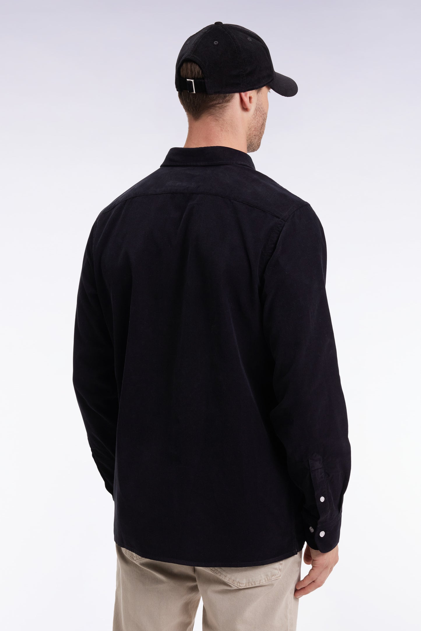 Chemise en velours noir coupe droite