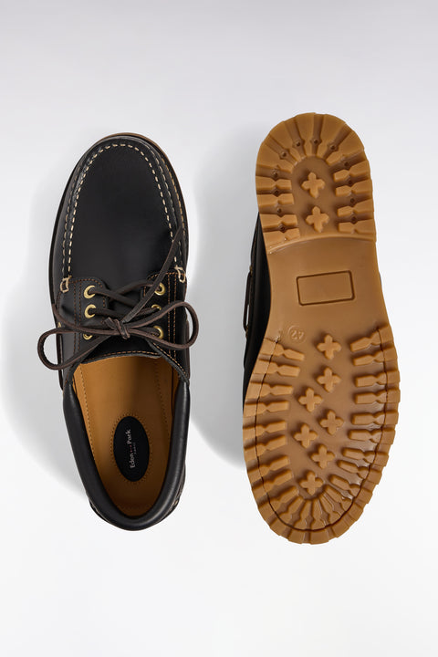Chaussures bateau en cuir lisse noir semelles beige - Image 2