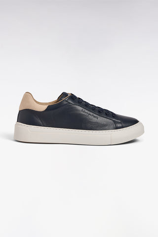 Baskets basses bimatières en cuir marine et cuir suédé sable