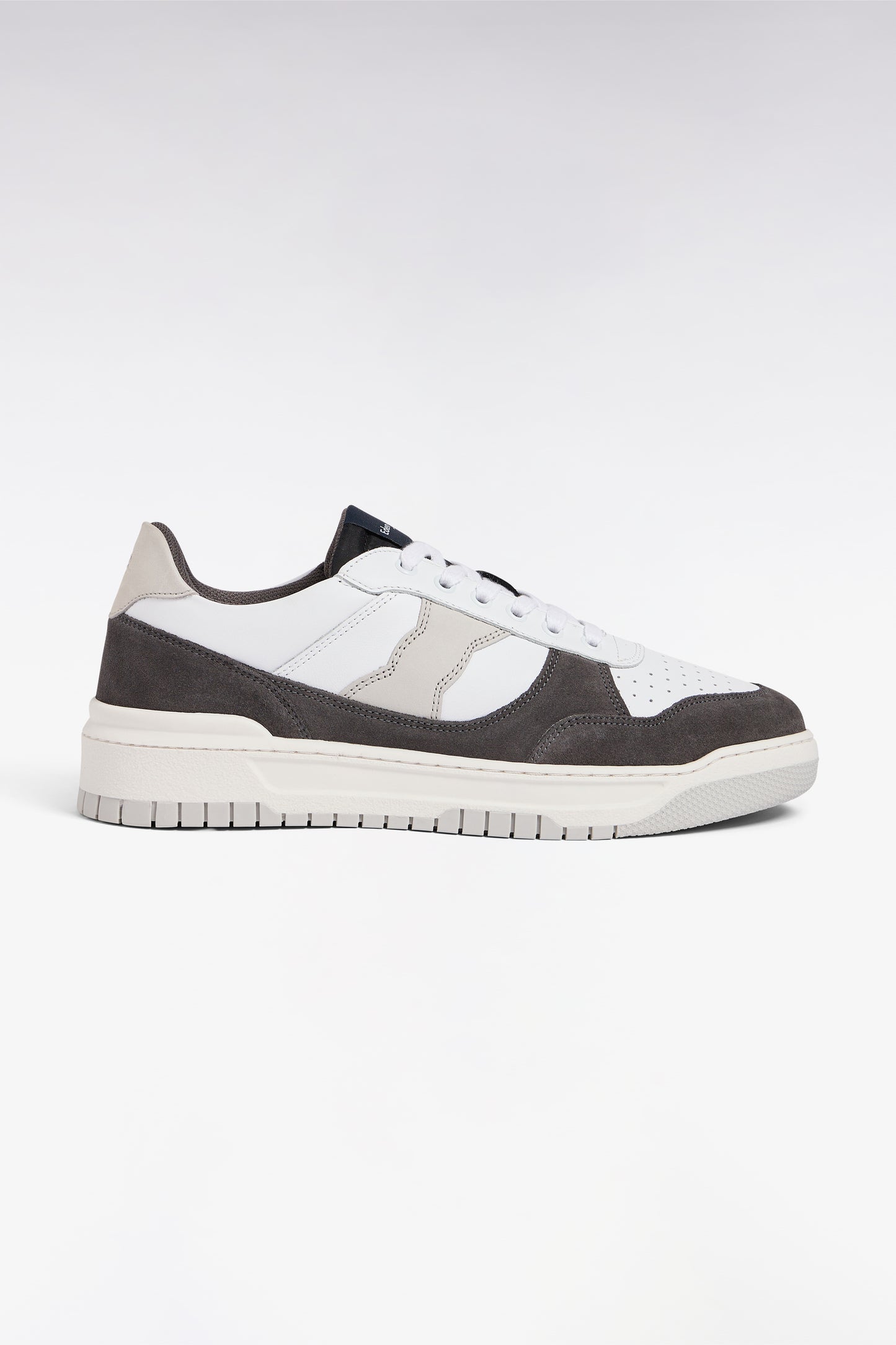 Sneakers bimatières en cuir lisse blanc et cuir suédé marron
