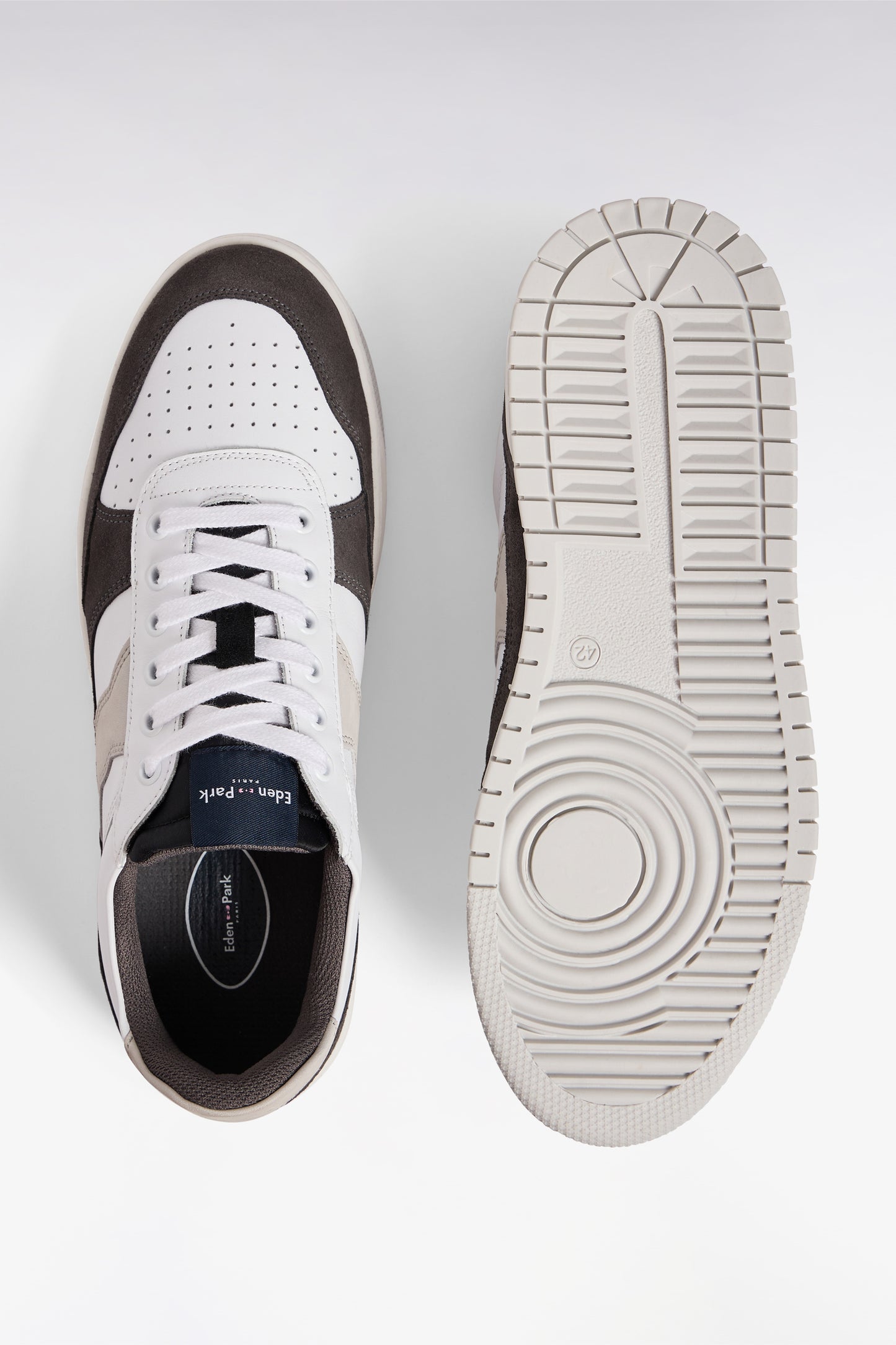 Sneakers bimatières en cuir lisse blanc et cuir suédé marron