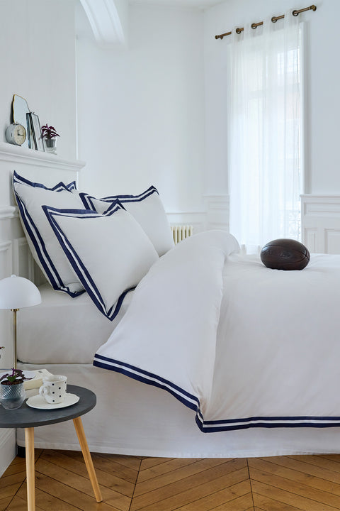Housse de couette en percale de coton blanche à bordure marine - Image 1