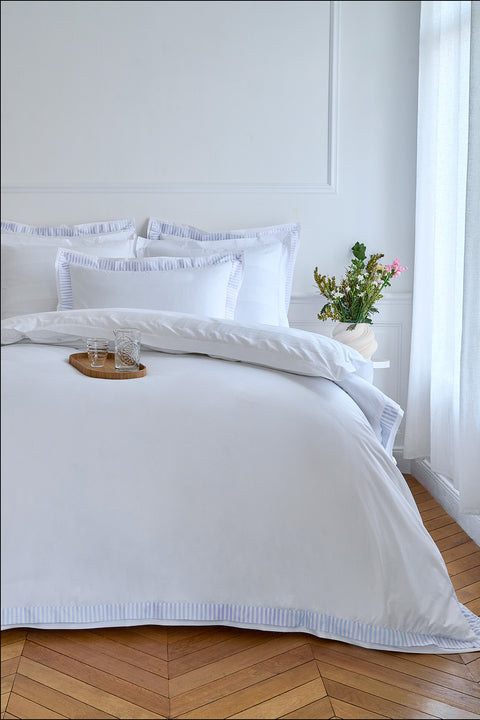 Housse de couette en percale de coton blanche bordures ciel rayées - Image 1
