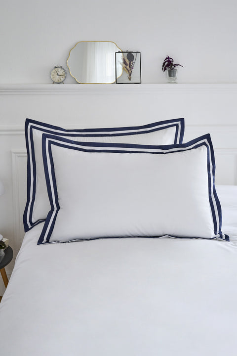 Lot de taies d'oreillers rectangulaires en coton blanc à bordure marine - Image 1