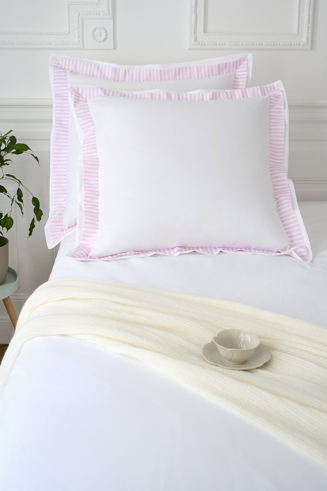 Lot de taies d'oreillers carrées en coton blanc à bordure rose rayée