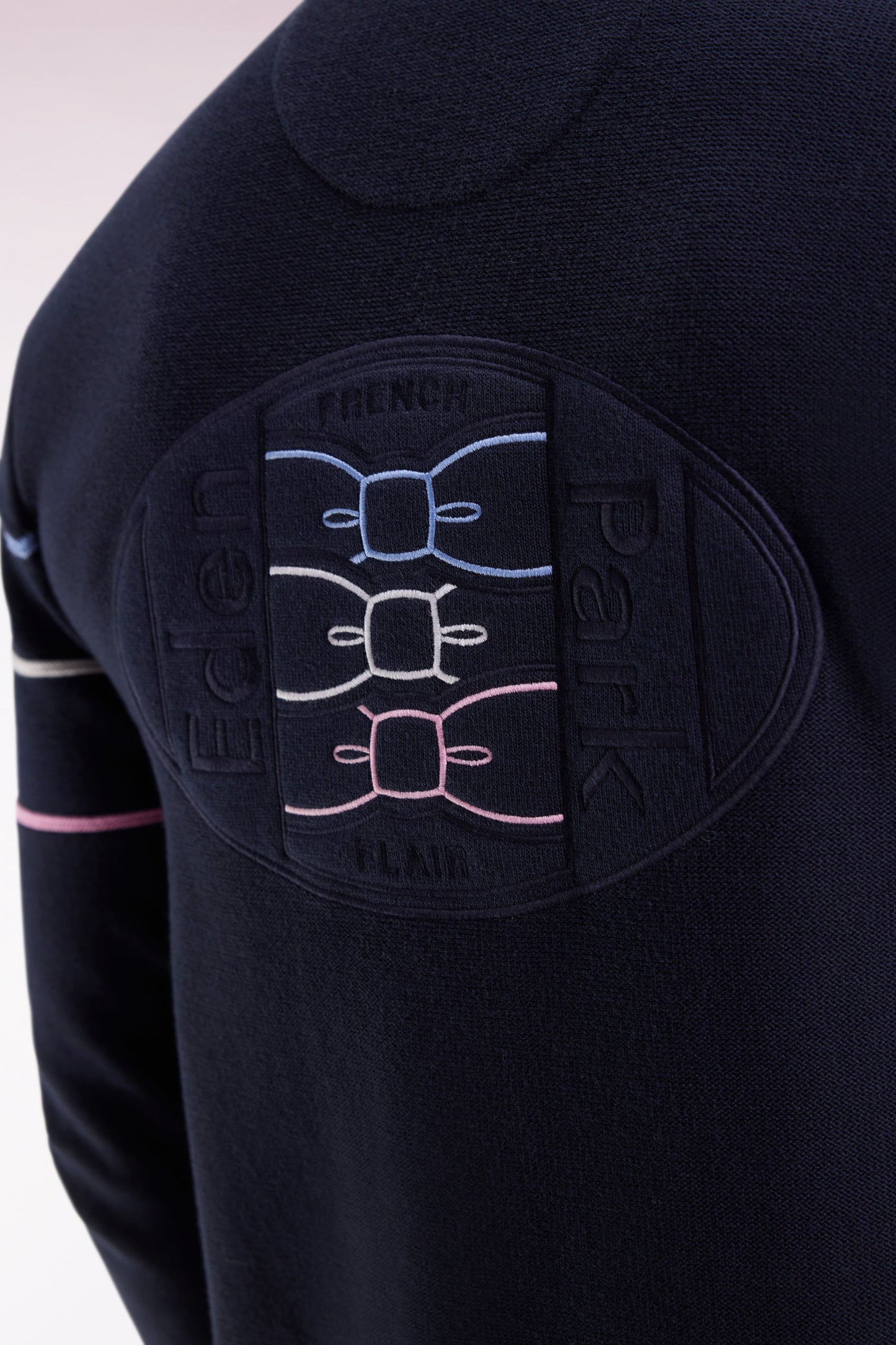Cardigan zippé en coton marine à liserés colorés coupe droite