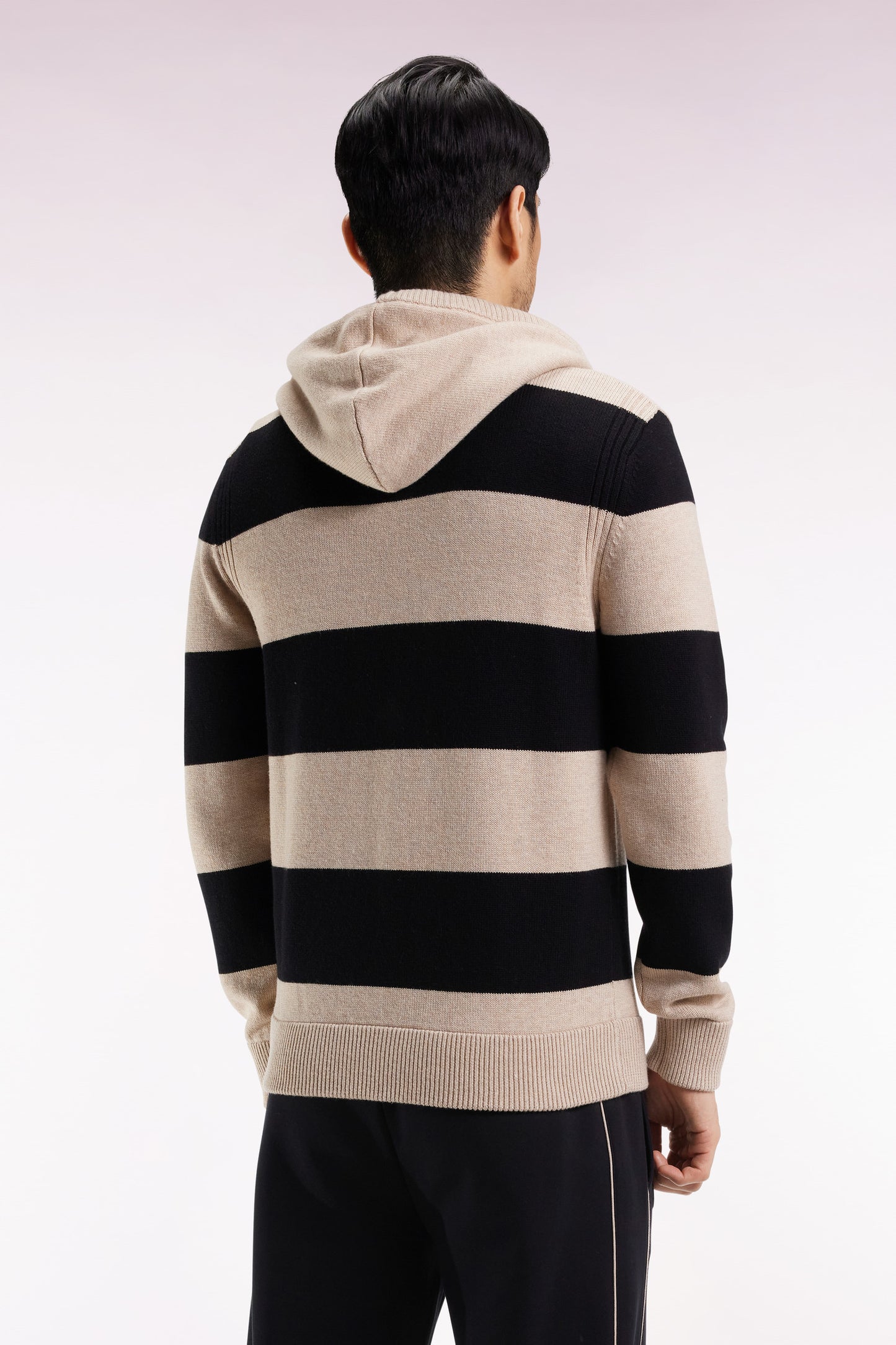 Pull à capuche zippé en laine et coton rayé marine et beige coupe droite