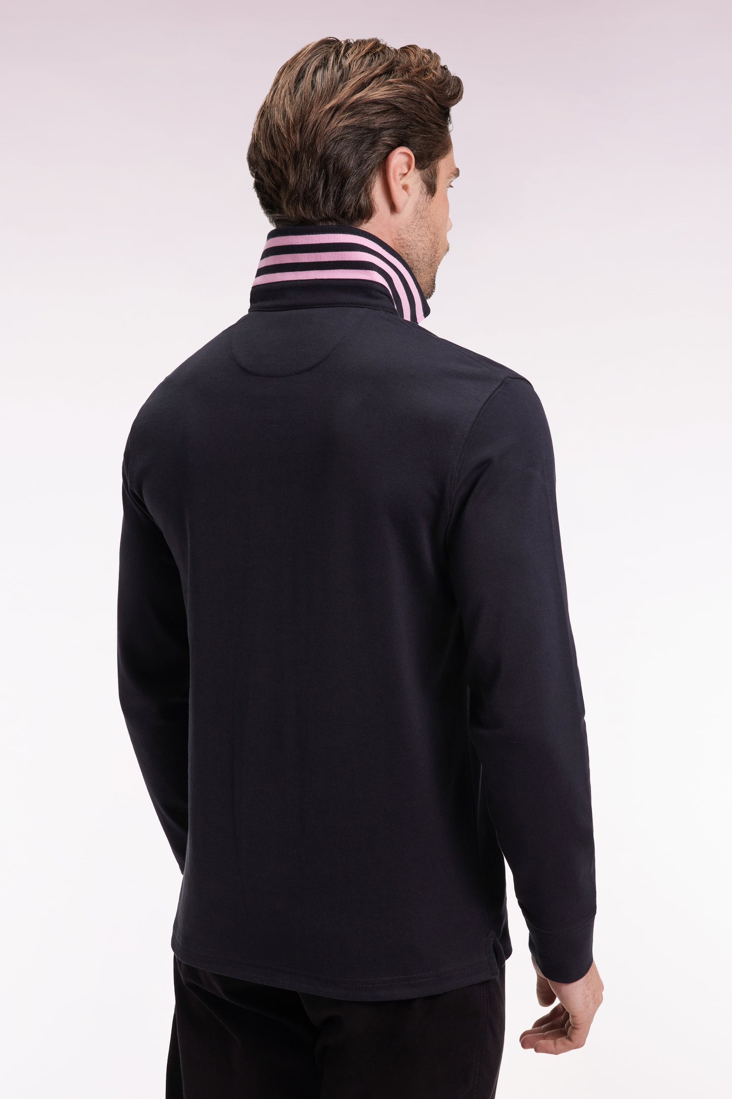 Maillot manches longues en jersey noir dessous de col rayé