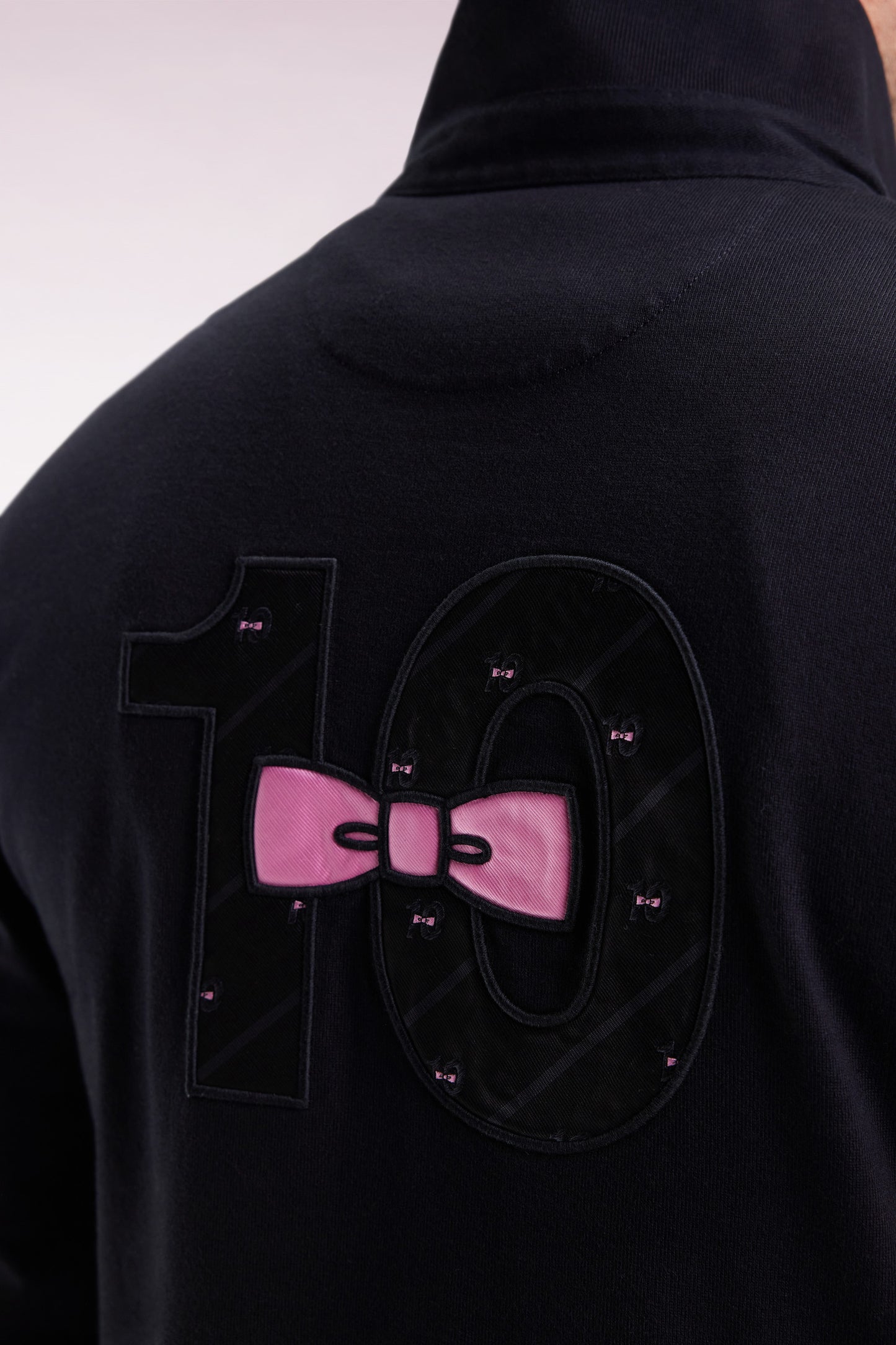 Maillot à manches longues en jersey de coton épais noir broderie nœud papillon coupe droite