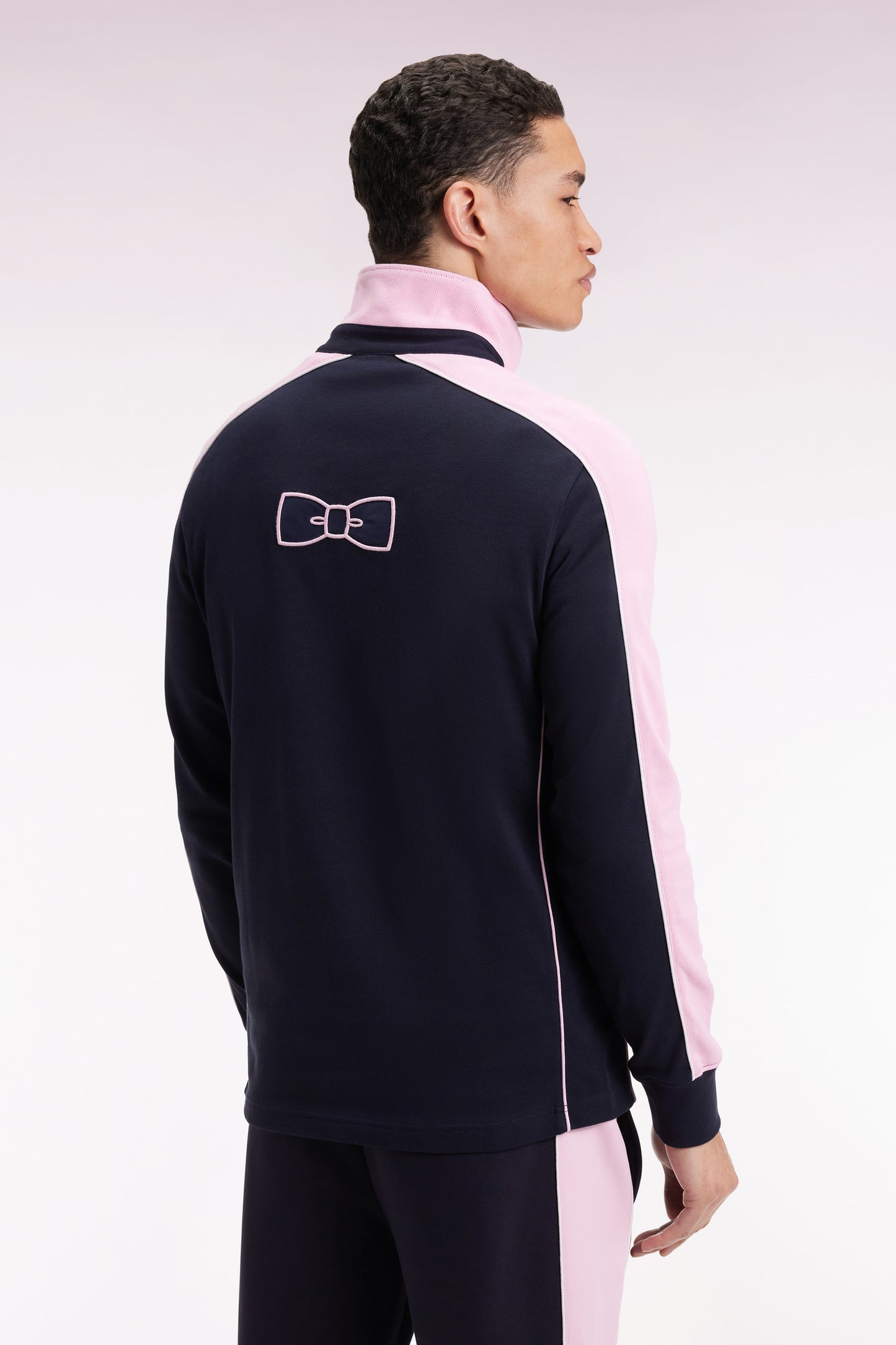Maillot à manches longues marine et rose broderie nœud papillon coupe droite