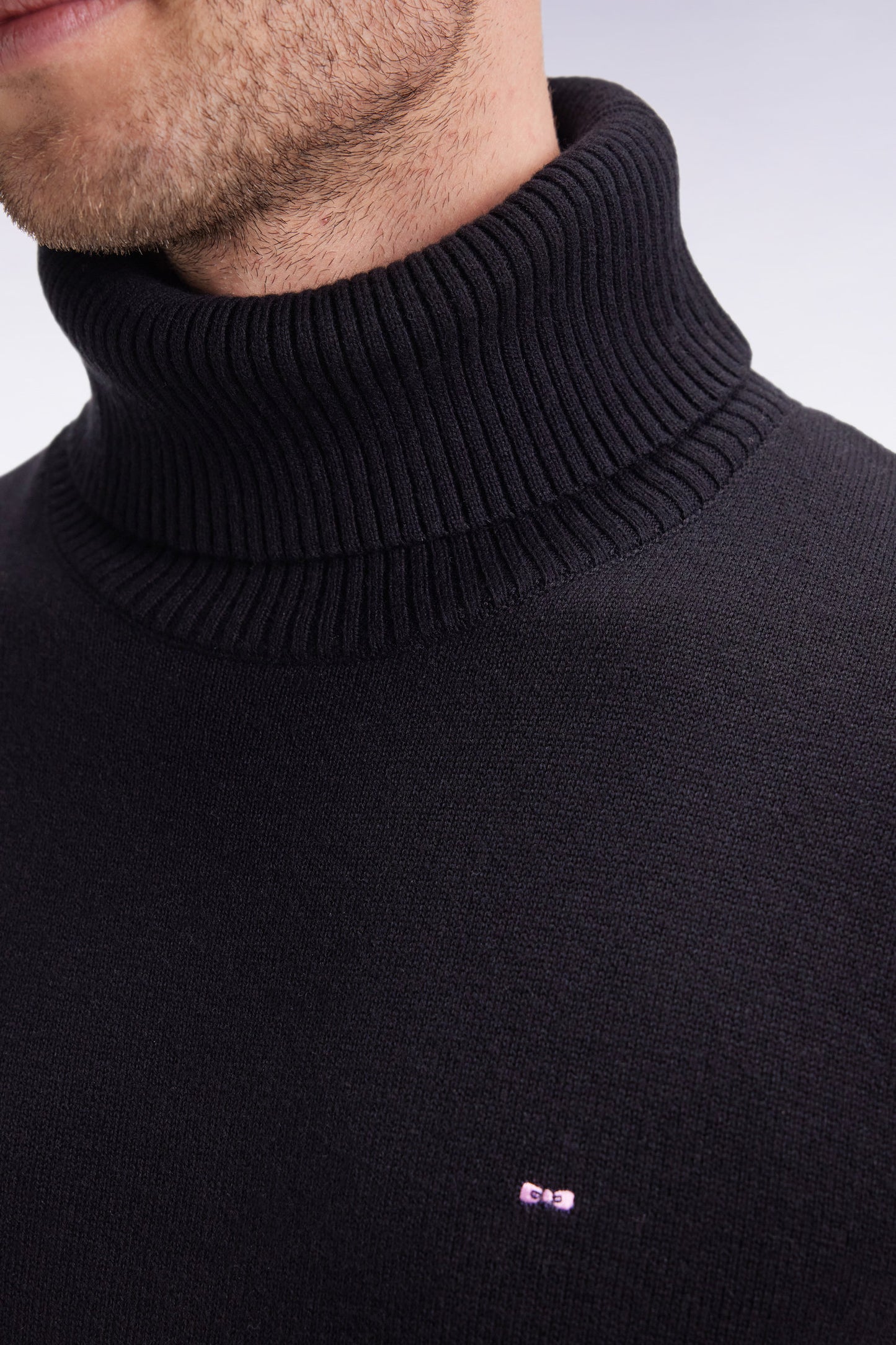 Pull col roulé en laine et coton noir