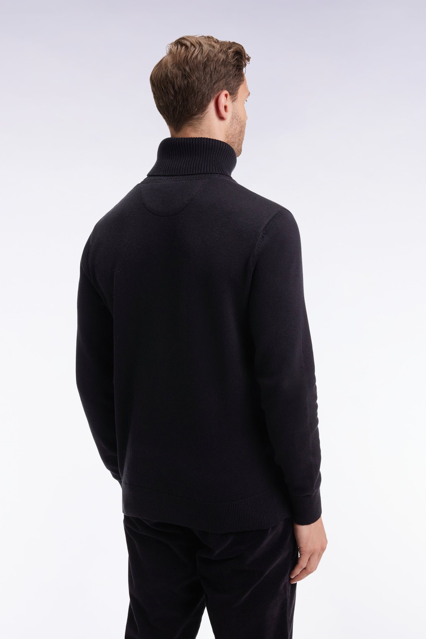 Pull col roulé en laine et coton noir