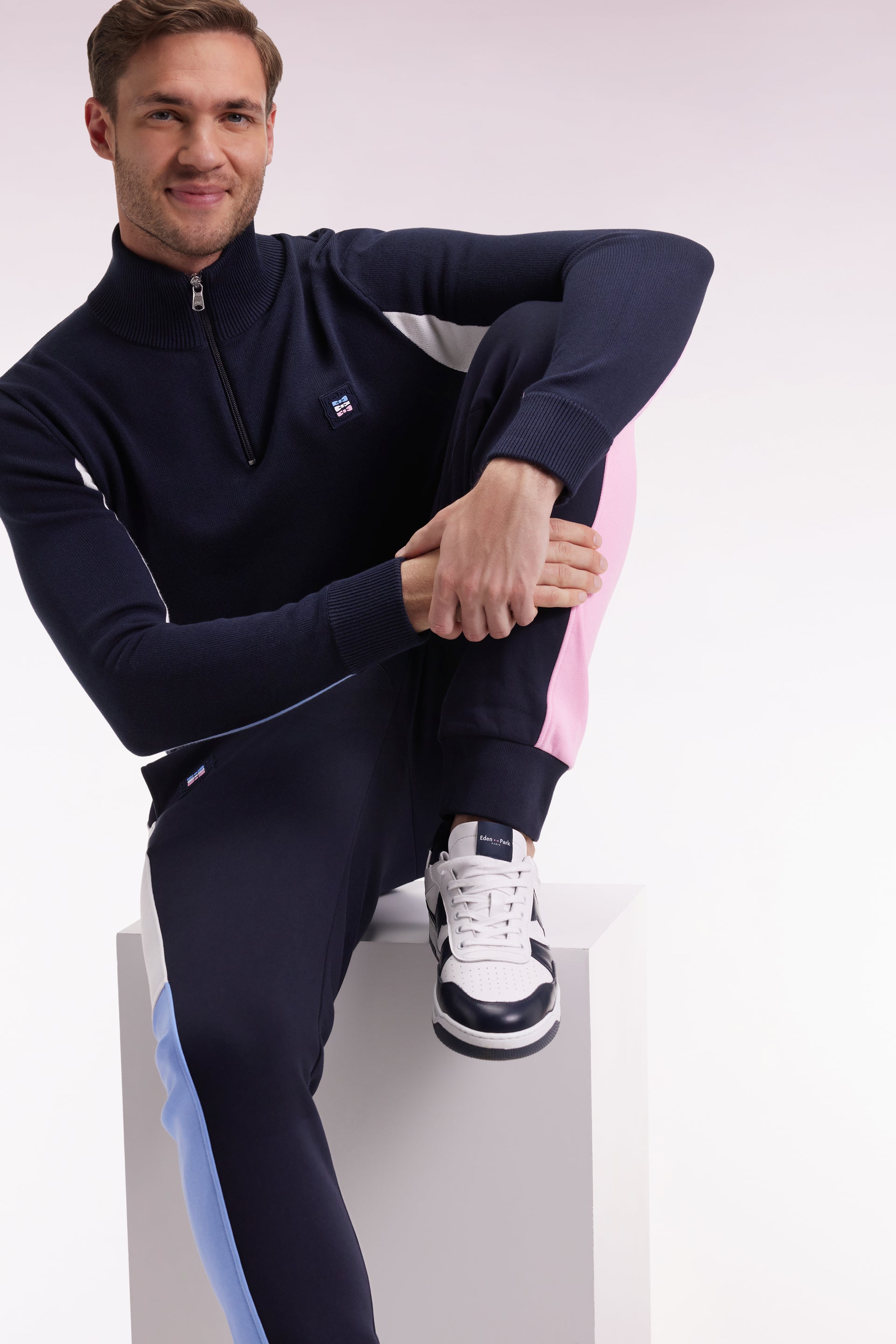 Truck-neck sweater in black cotton with contrasting grey sleeves