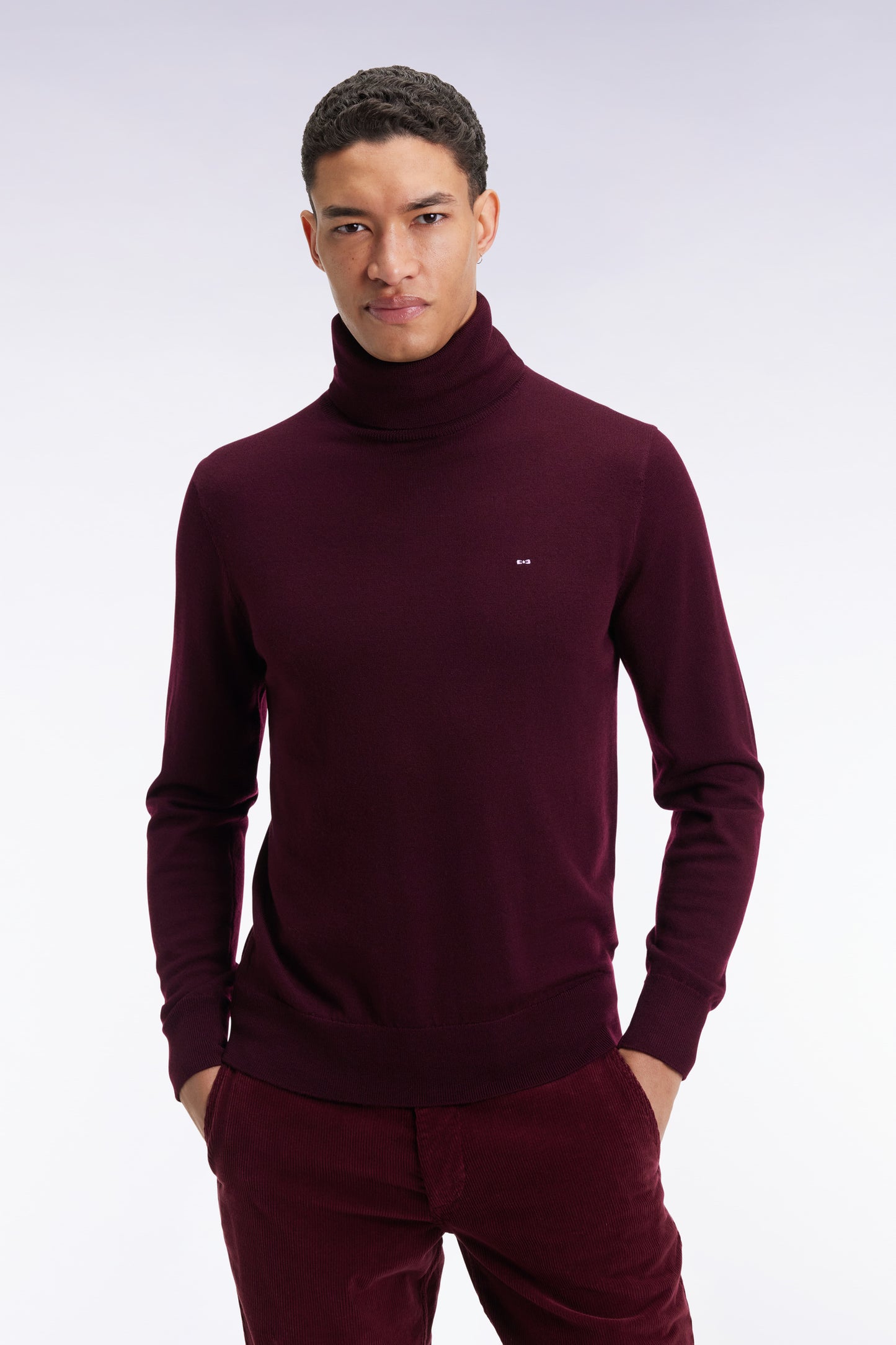 Pull col roulé en laine mérinos bordeaux