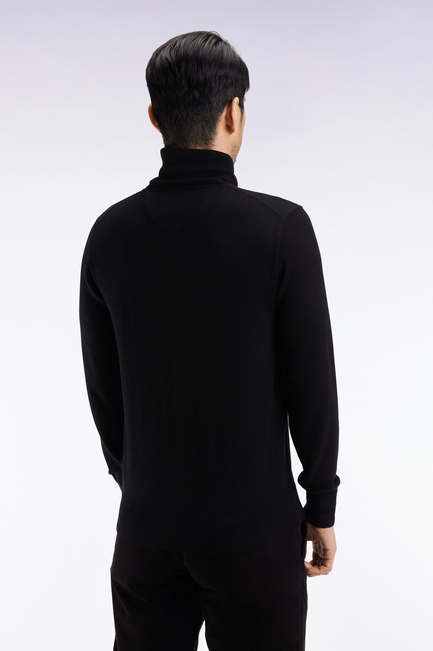 Pull col roulé en laine mérinos noir