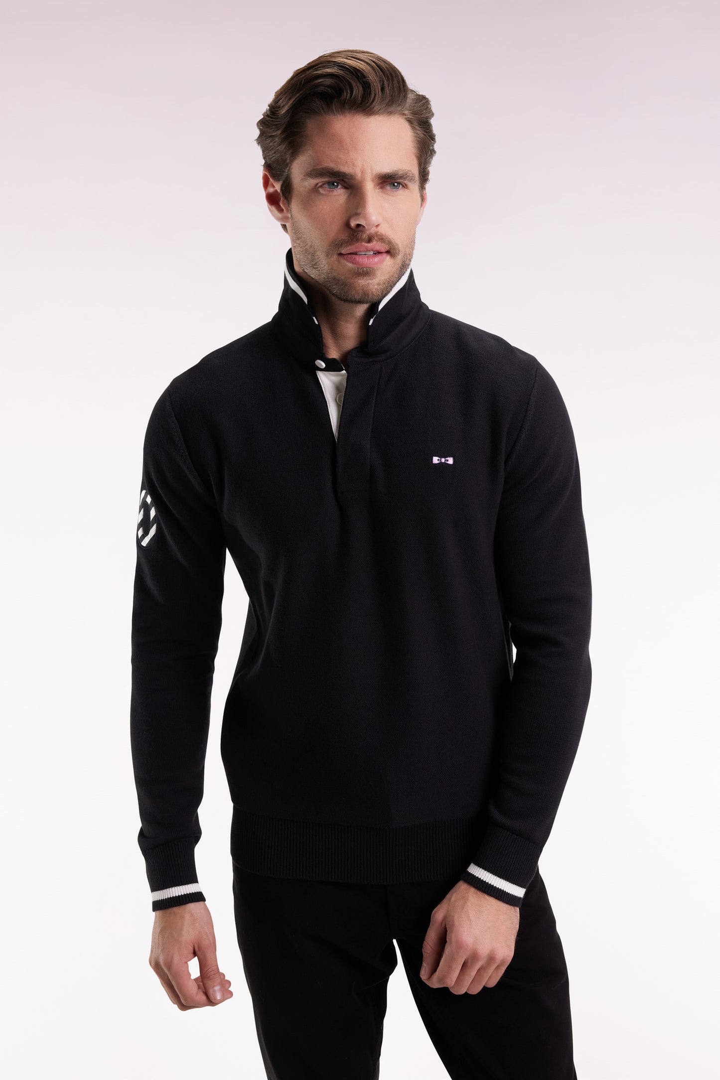 Pull col maillot en coton noir broderie 10