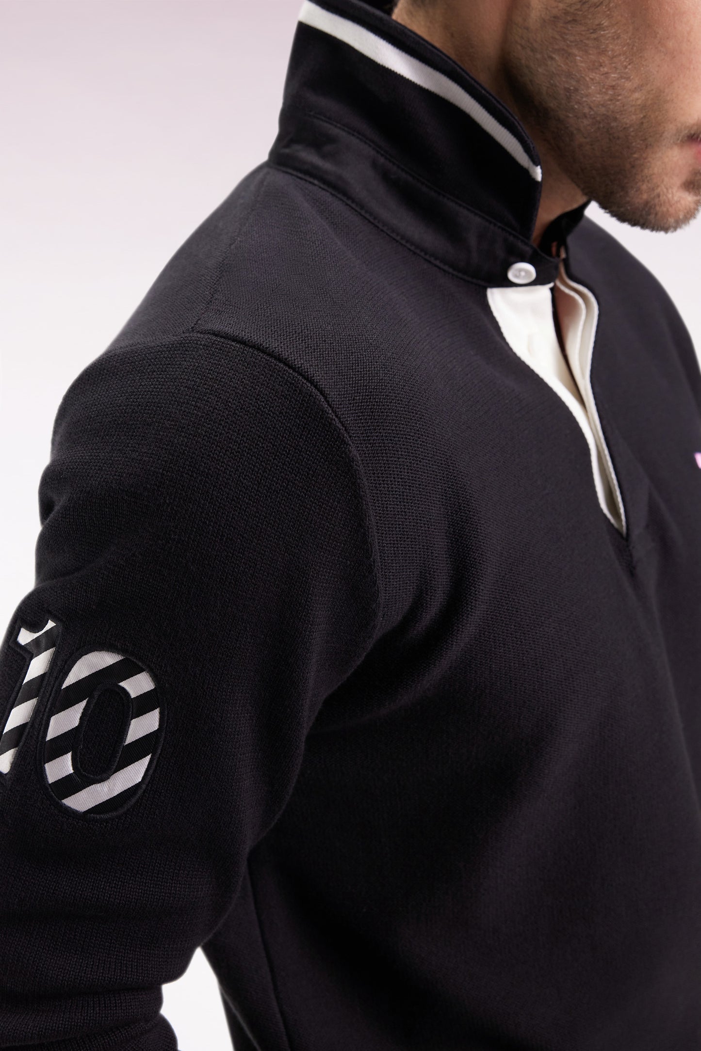 Pull col maillot en coton noir broderie 10